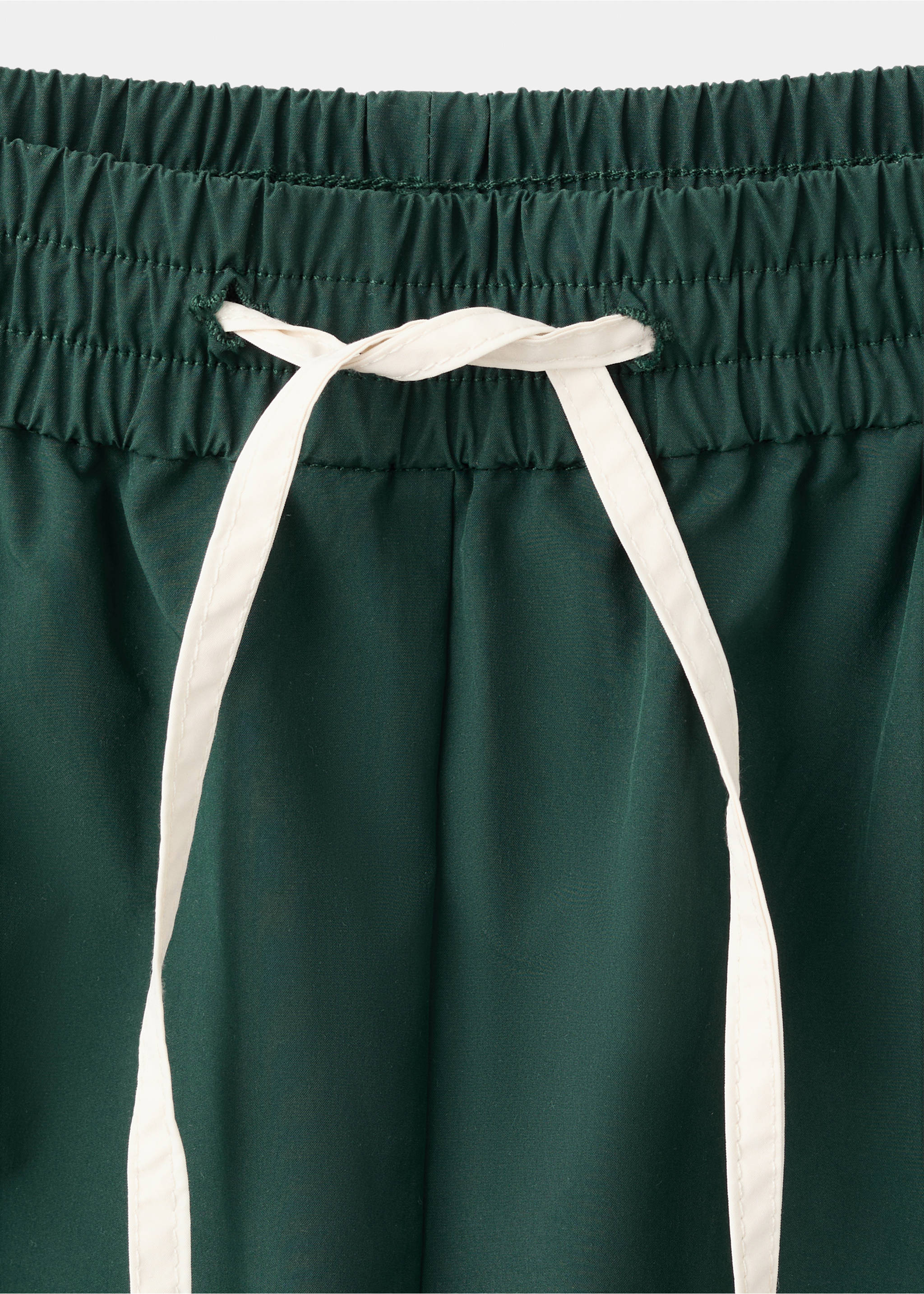 Shorts with contrasting trim - Details of the article 8, Green. Ref: 27097793-00.