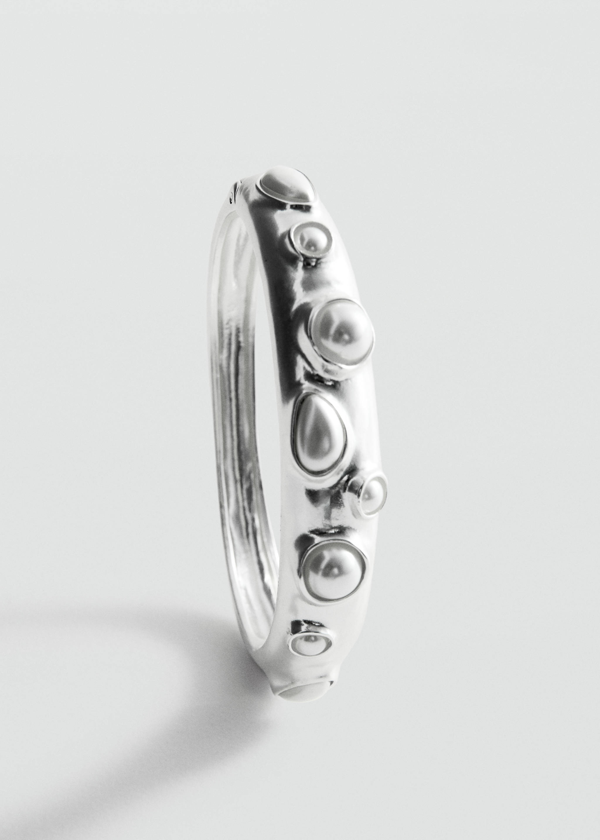 Rigid bangle with pearl appliqués - Details of the article 1