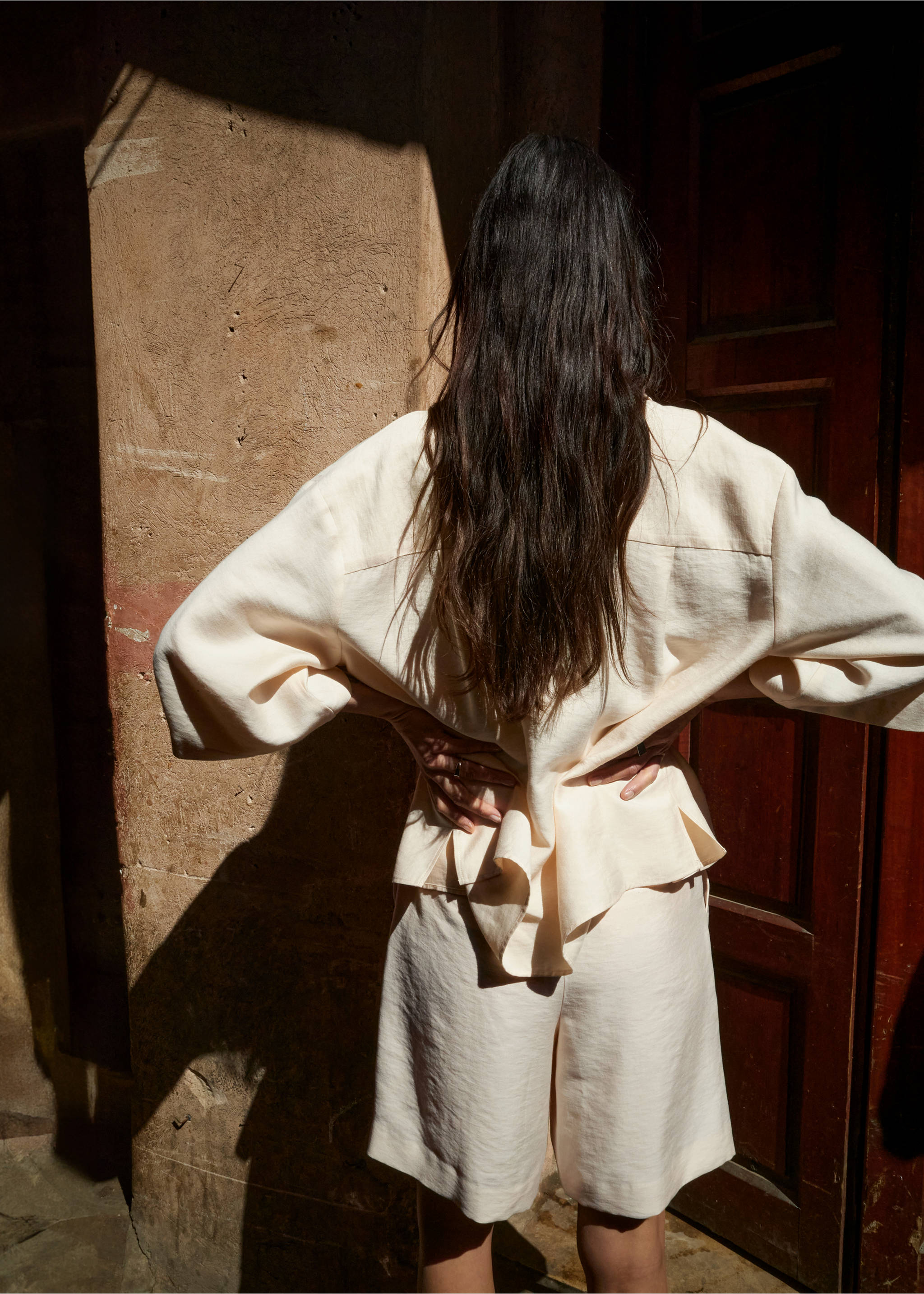 Straight-fit lyocell bermuda shorts - Reverse of the article, Ecru. Ref: 27097801-00.