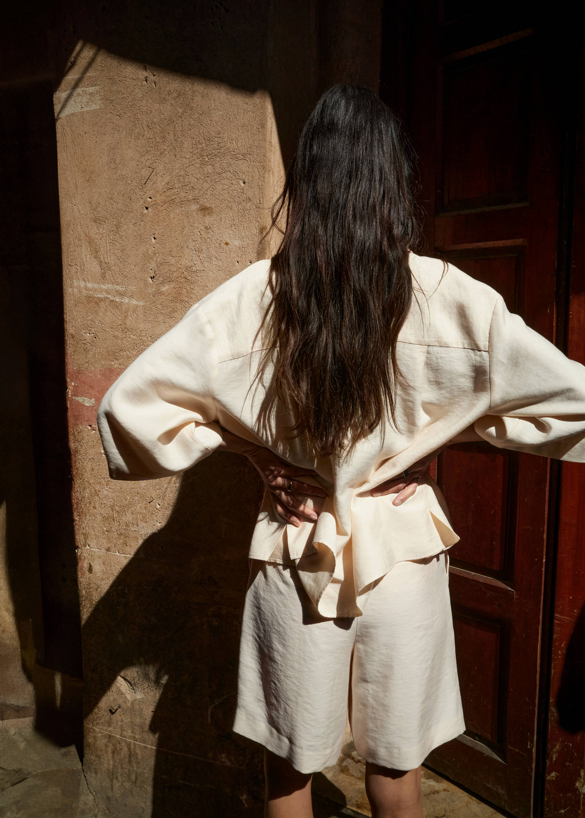 Straight-fit lyocell bermuda shorts - Reverse of the article