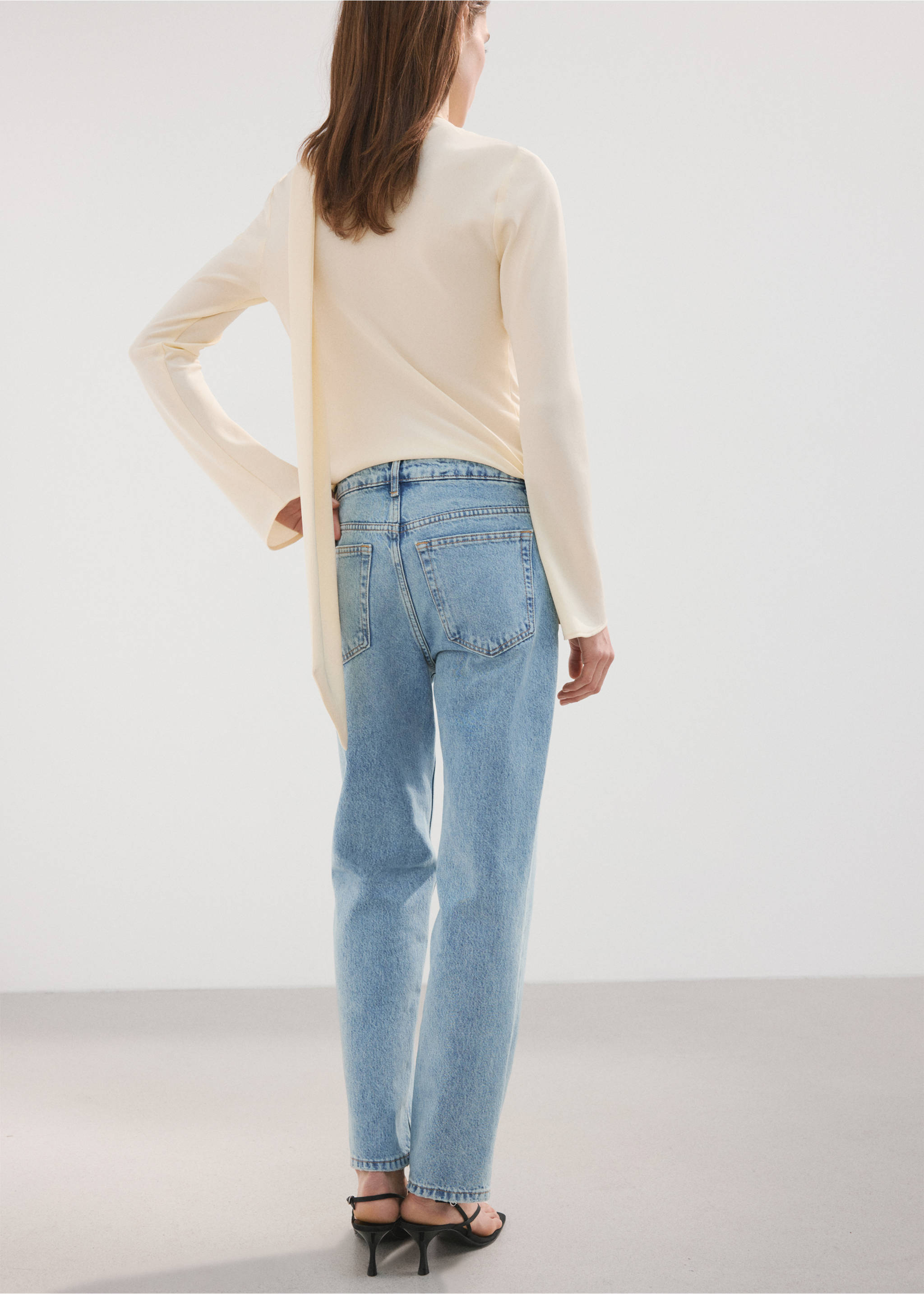 Egyenes farmer középmagas derékkal - A cikk hátulja, Közepes kék. Ref: 27097891-00.