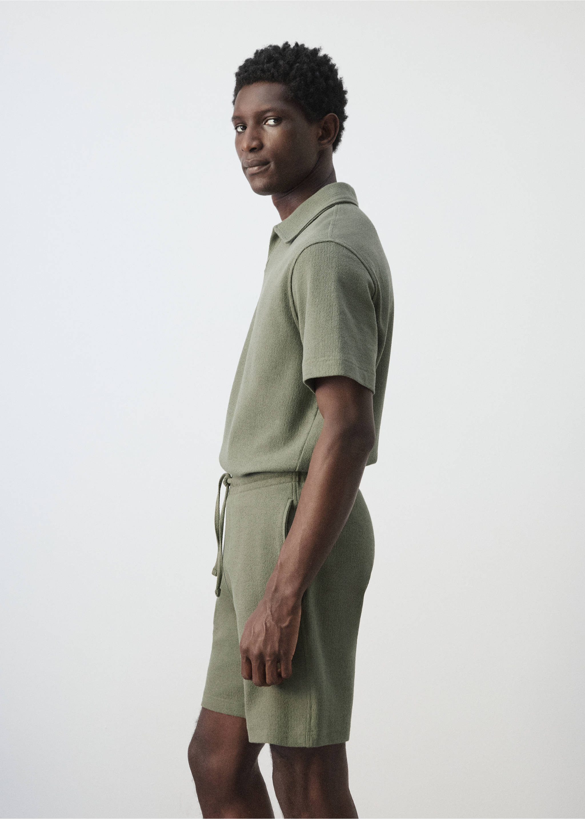 Regular-fit textured polo shirt - Details of the article 2, Forest Green. Ref: 27097895-00.