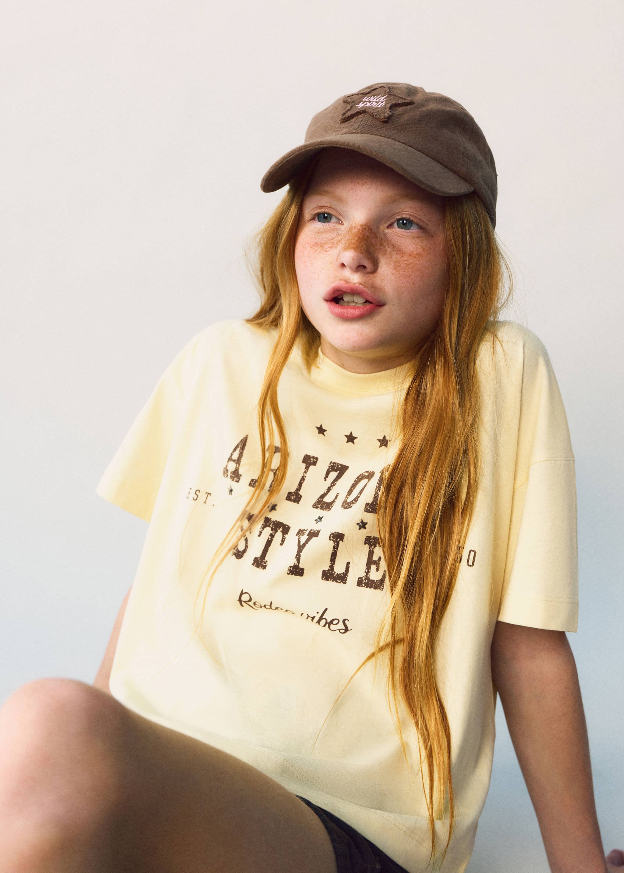 كاب بنجمة مطرزة - رؤية عامة