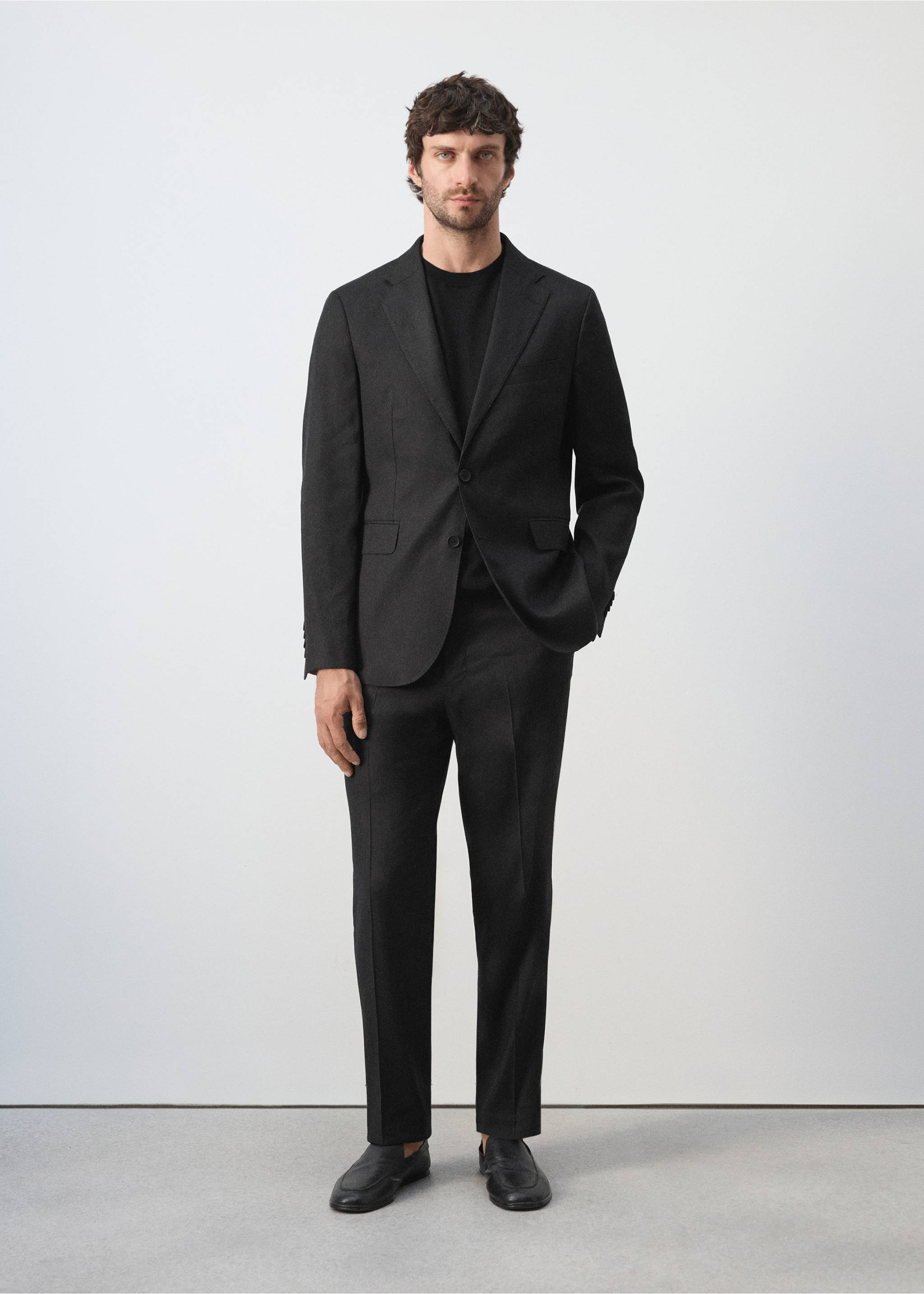Blazer de costume Amalfi slim fit en mélange de lin - Plan général, Noir. Ref: 27097910-01.