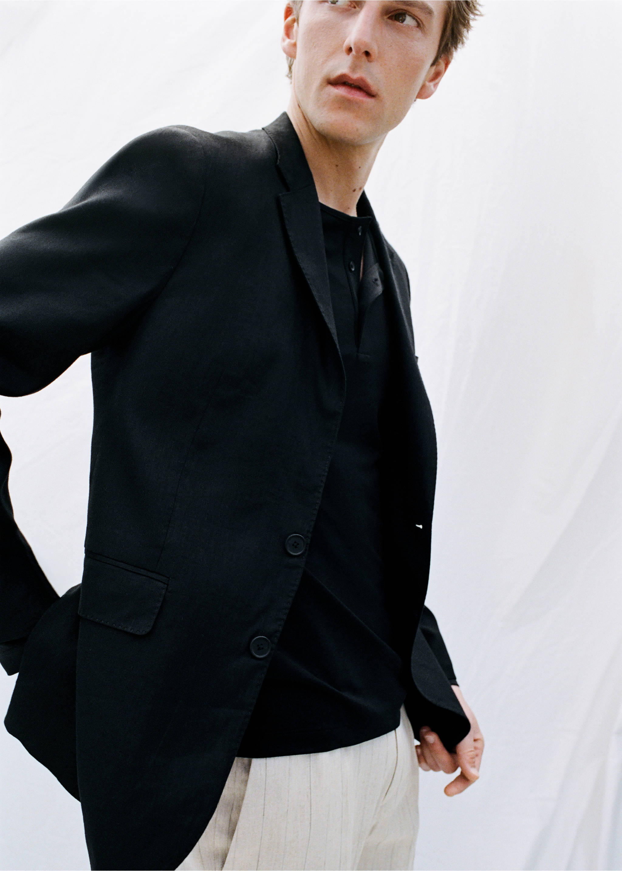 Amalfi slim-fit linen-blend suit jacket - Details of the article 6, Black. Ref: 27097910-00.