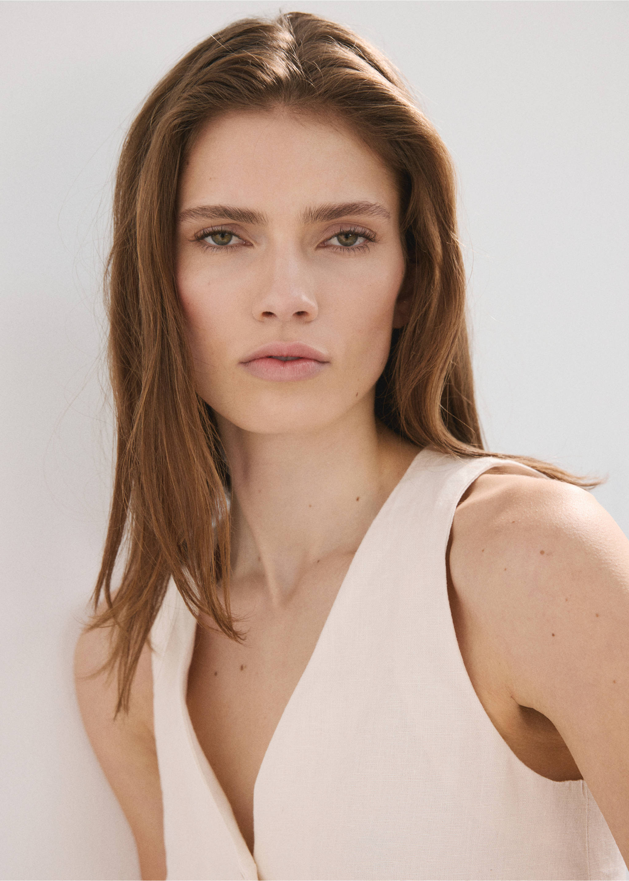 Belt linen jumpsuit - Details of the article 1, Ecru. Ref: 27097913-00.