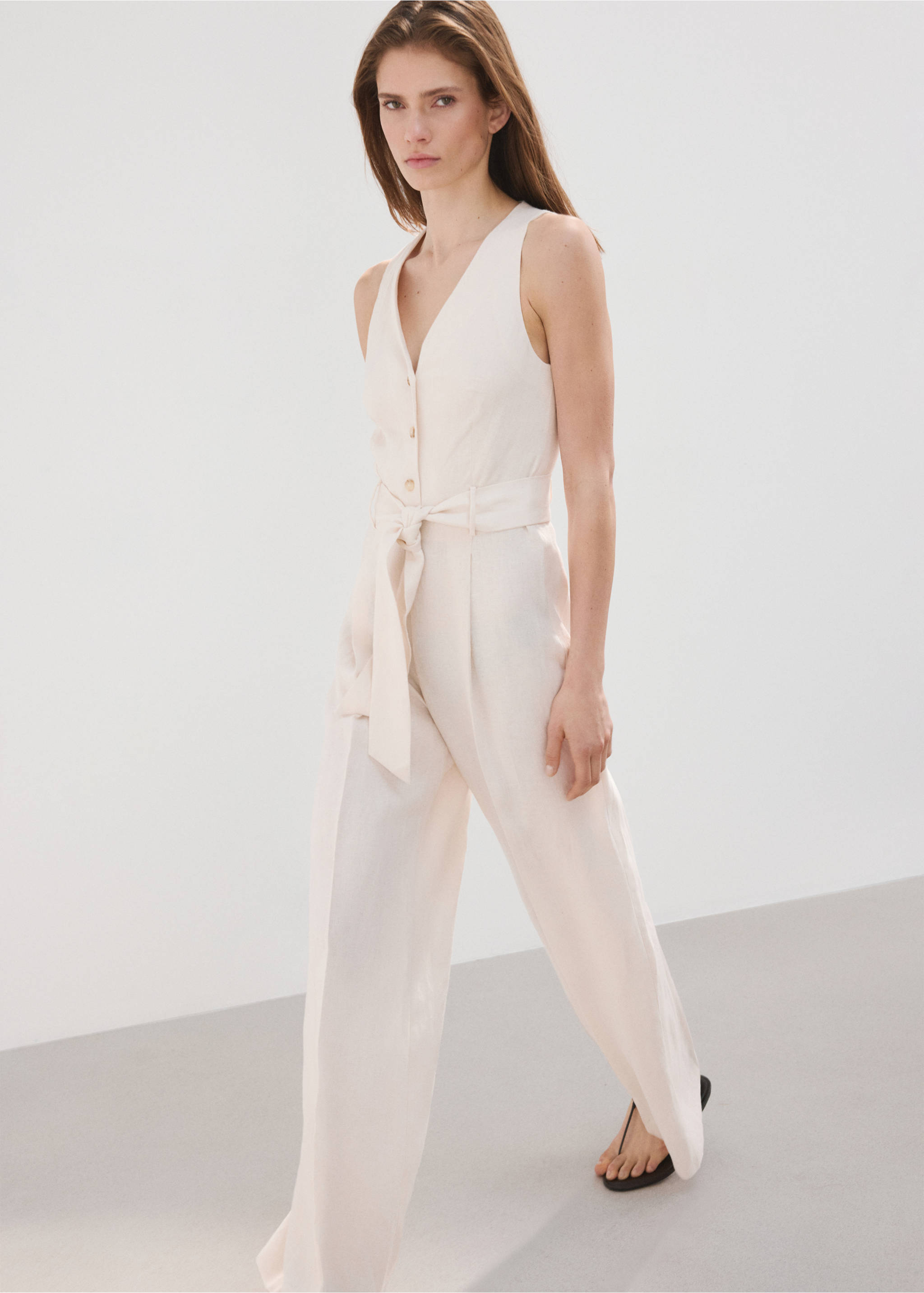 Belt linen jumpsuit - Details of the article 2, Ecru. Ref: 27097913-00.