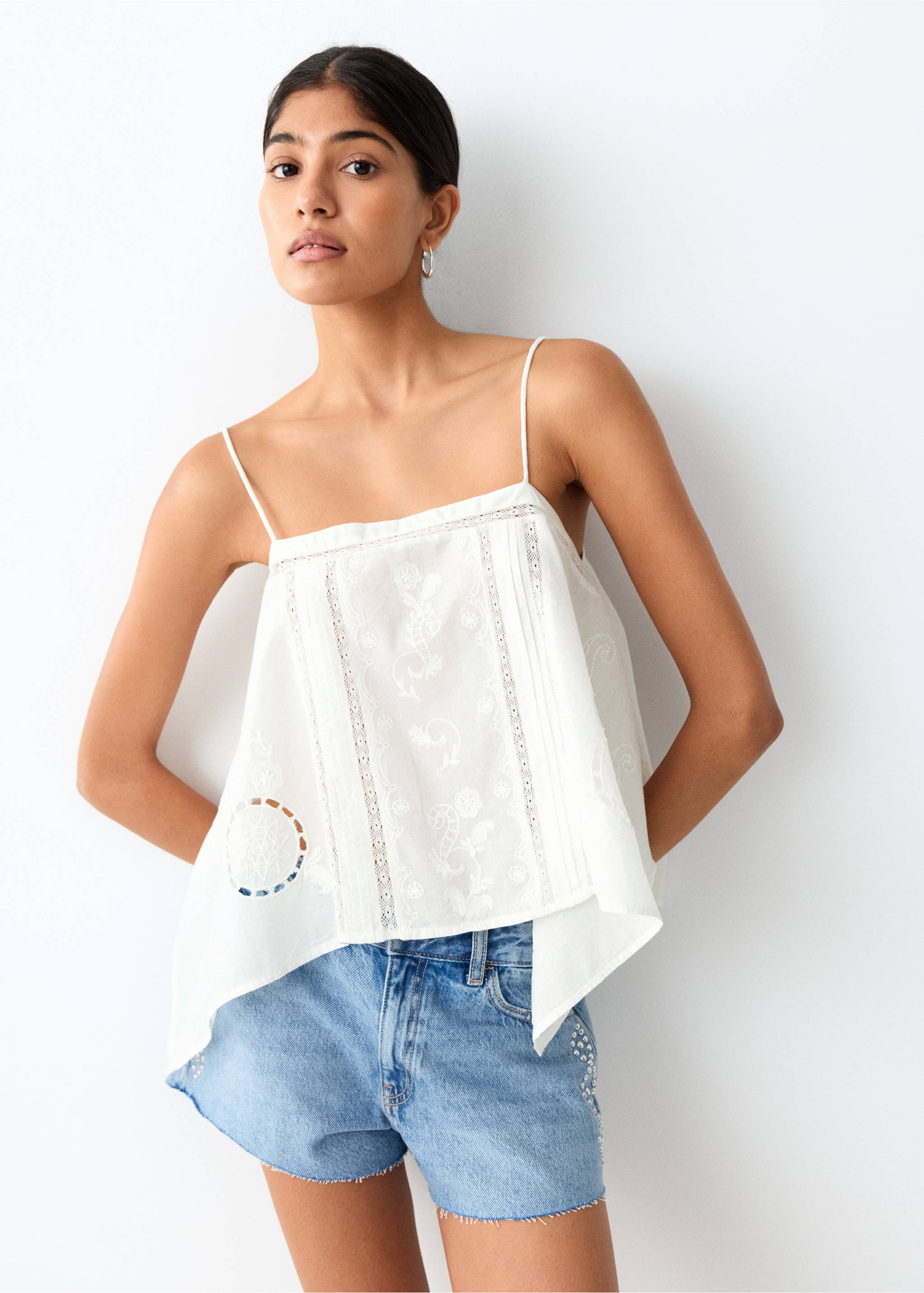 Top bordados calados - Plano medio, Blanco roto. Ref: 27097914-00.