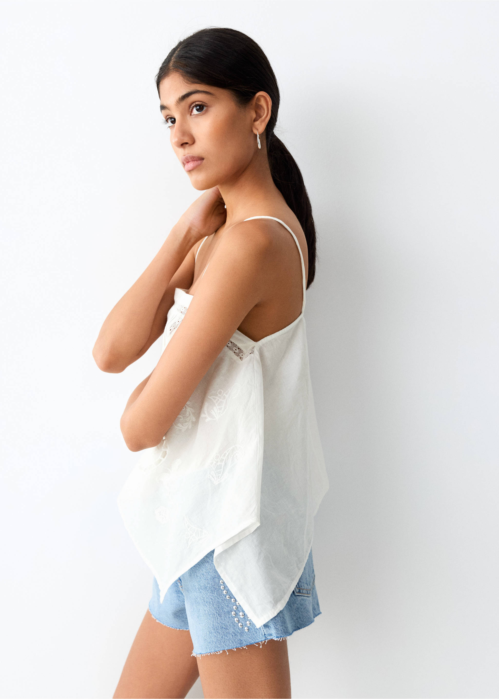 Top bordados calados - Detalle del artículo 6, Blanco roto. Ref: 27097914-00.