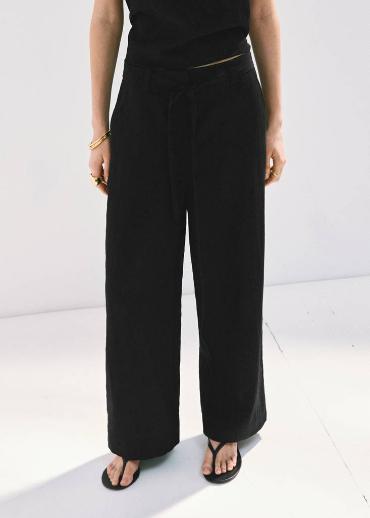 Lyocell trousers with belt — Black