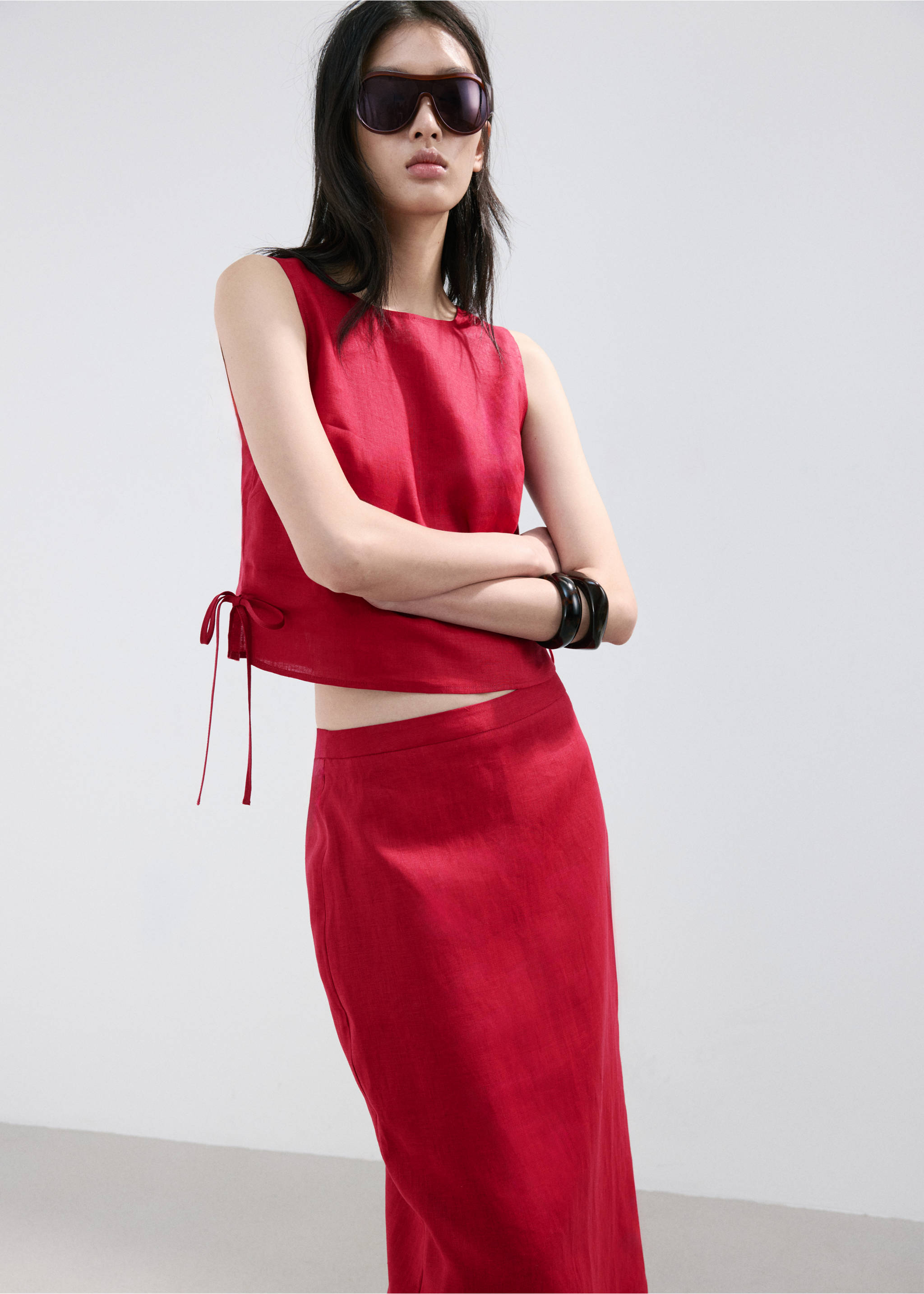 Linen midi skirt - Details of the article 1, Red. Ref: 27097926-00.
