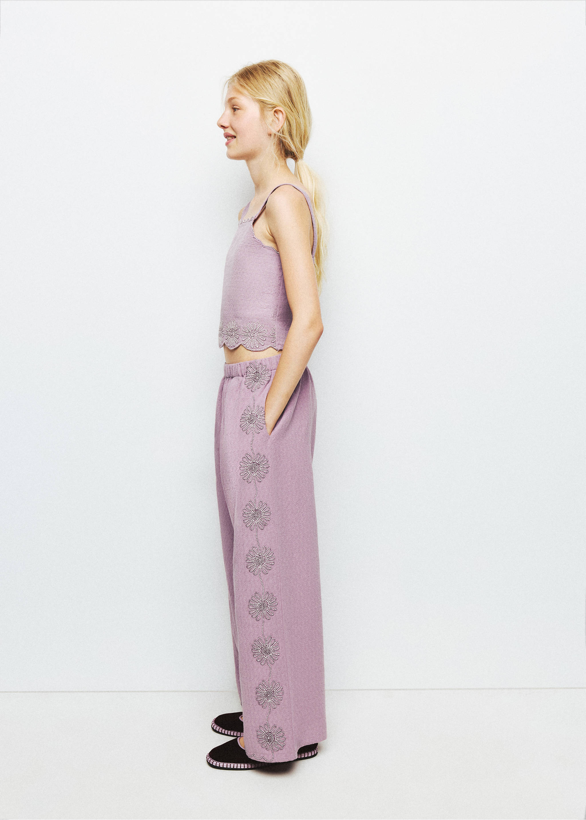 Cotton trousers with embroidered details - Medium plane, Light/Pastel Purple. Ref: 27097933-00.