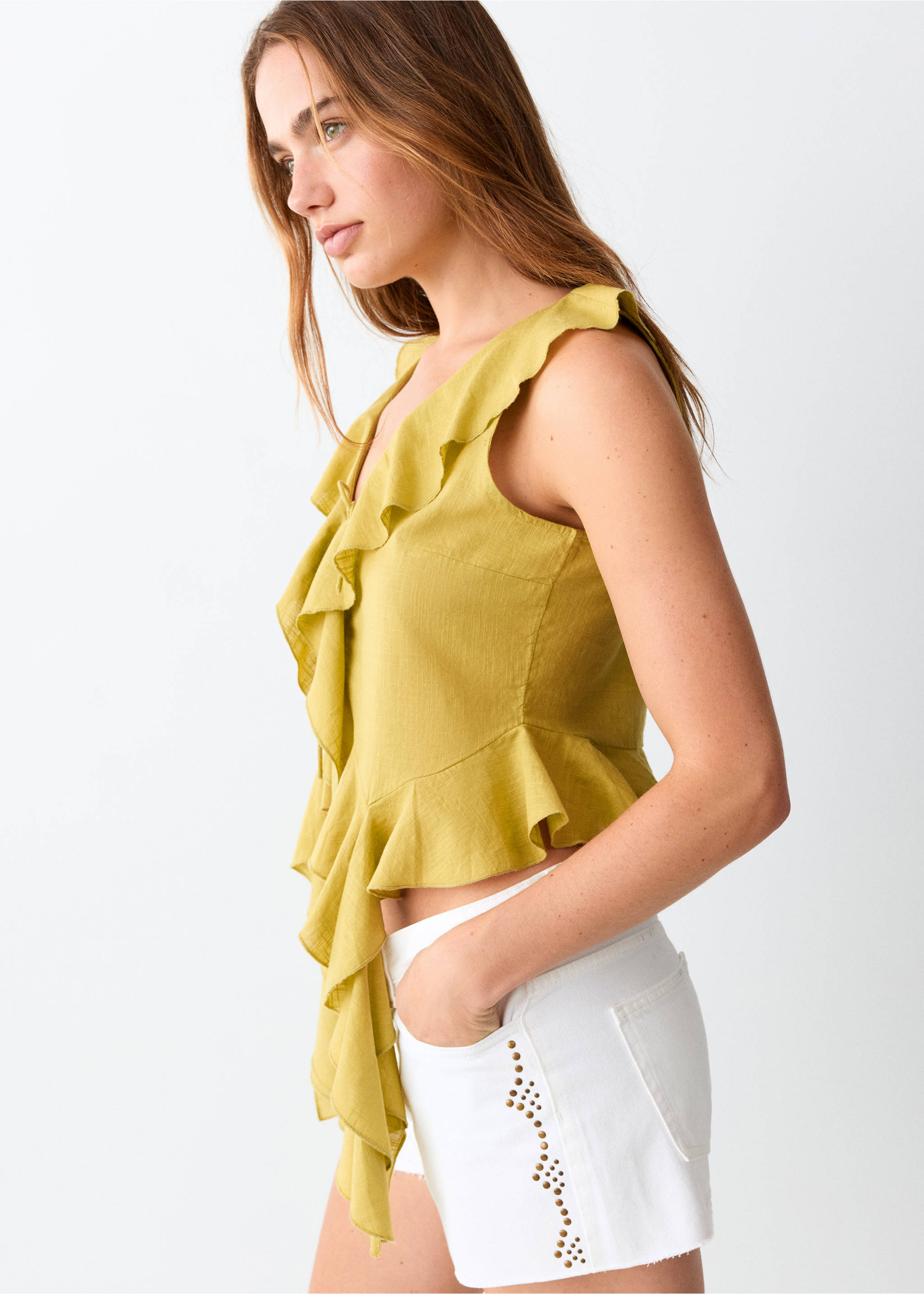 Mini short tachuelas laterales - Plano medio, Blanco roto. Ref: 27097935-00.