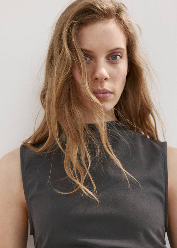 Ruched short dress with flounce hem — Charcoal