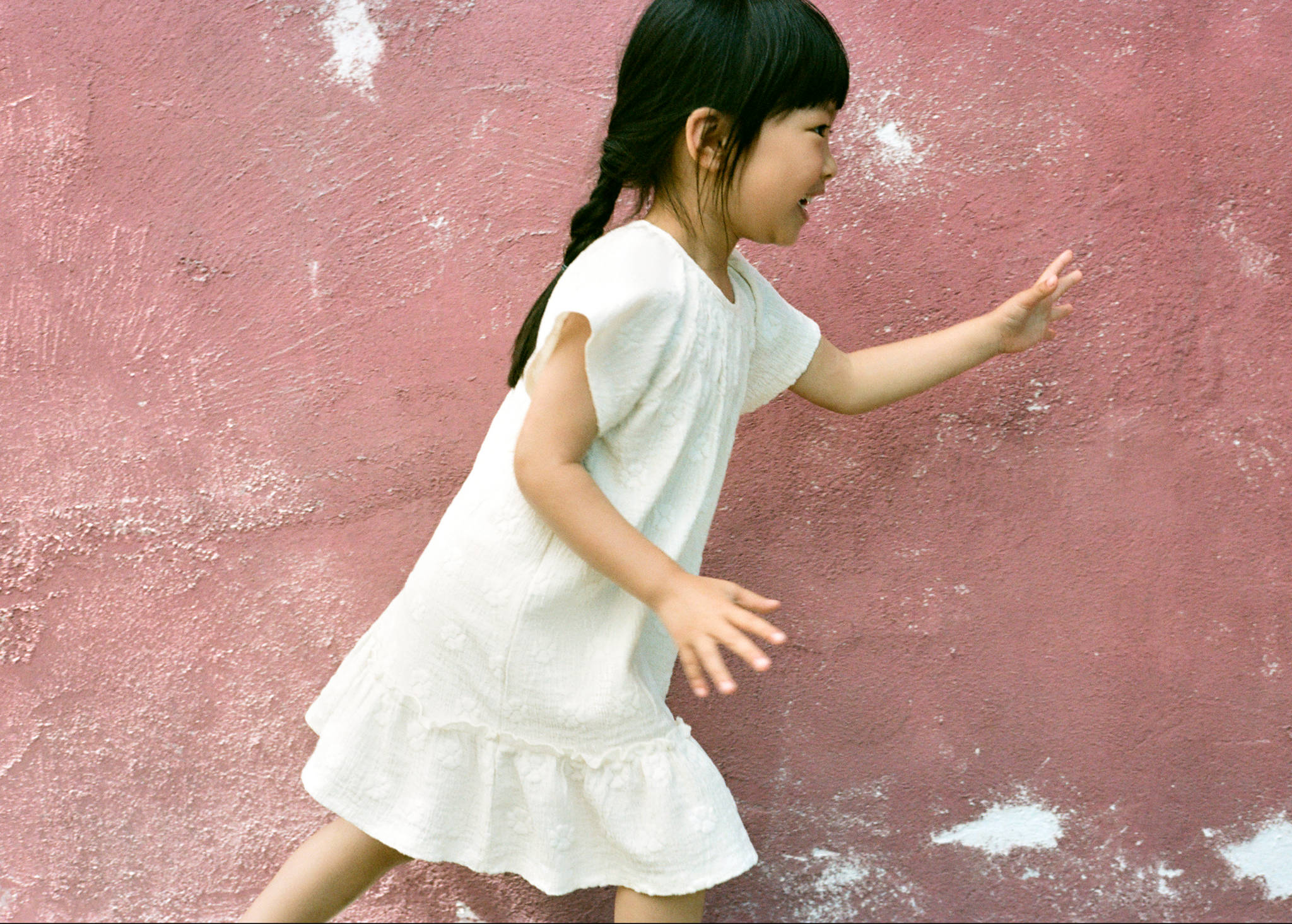 Flowy dress with embroidered details - Panoramic plane