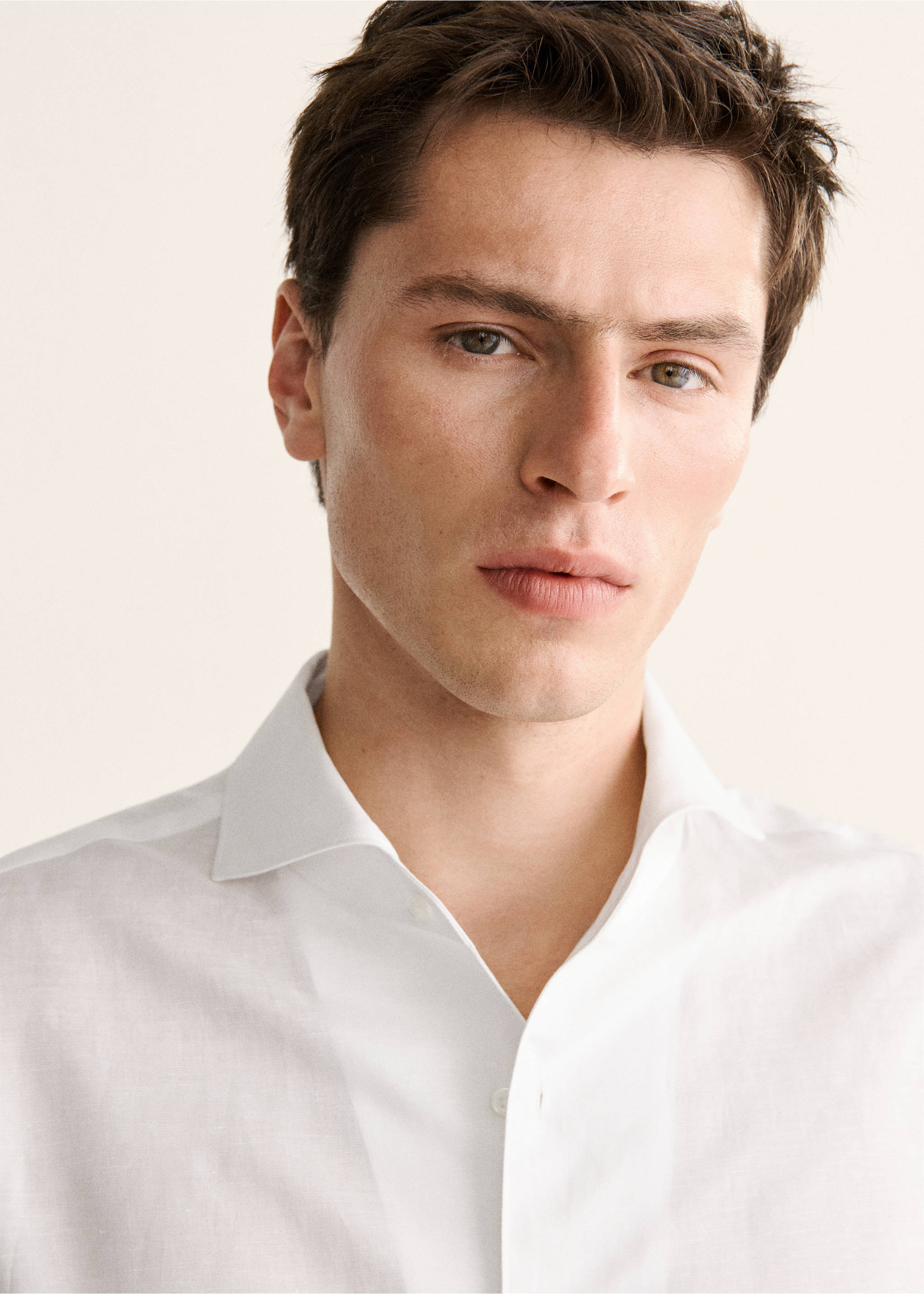 Regular-fit linen shirt - Details of the article 1, White. Ref: 27098276-00.
