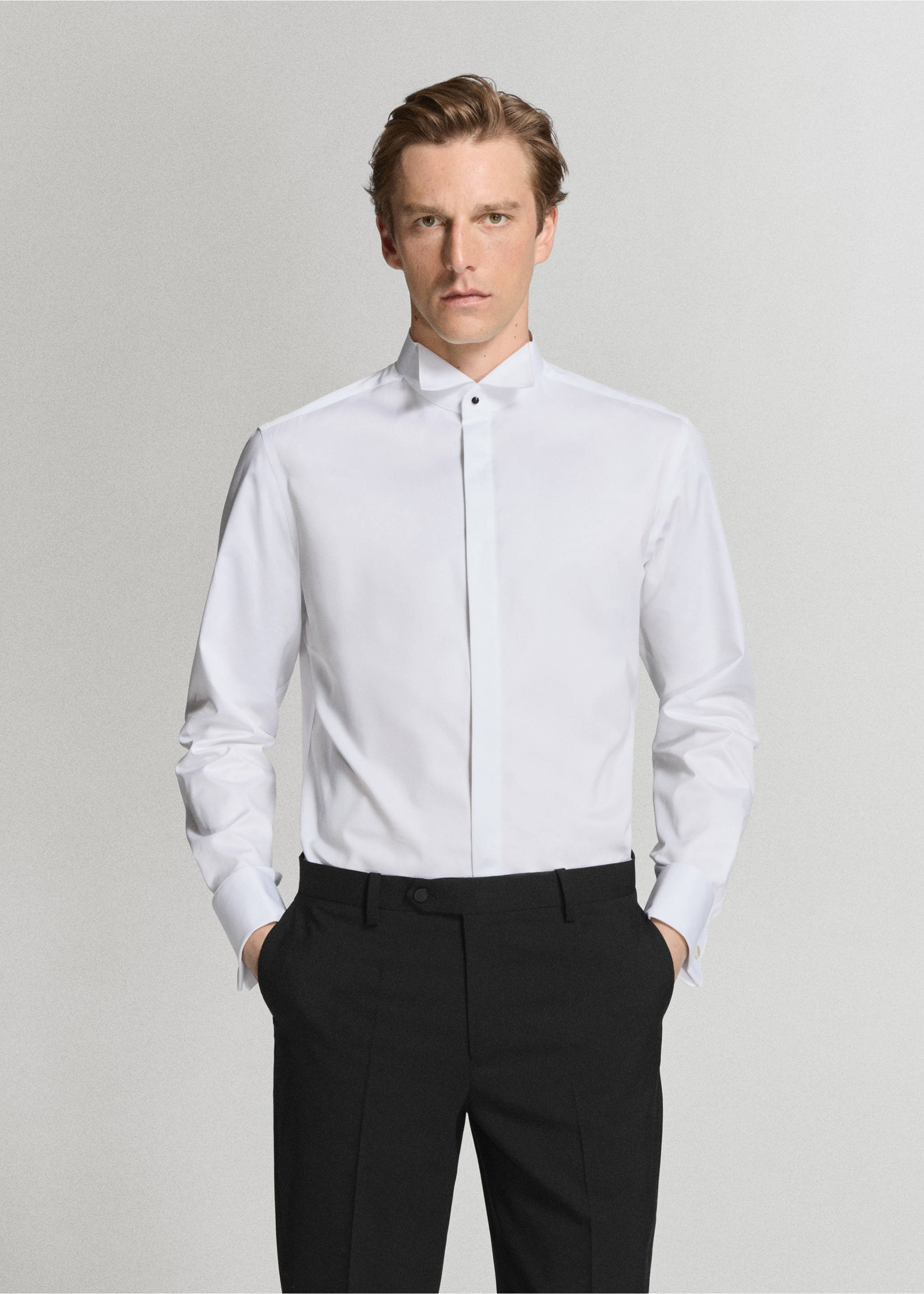 Elegantní košile s límečkem smokingového stylu - Náhled ve středové rovině, Bílá. Ref: 27098650-00.