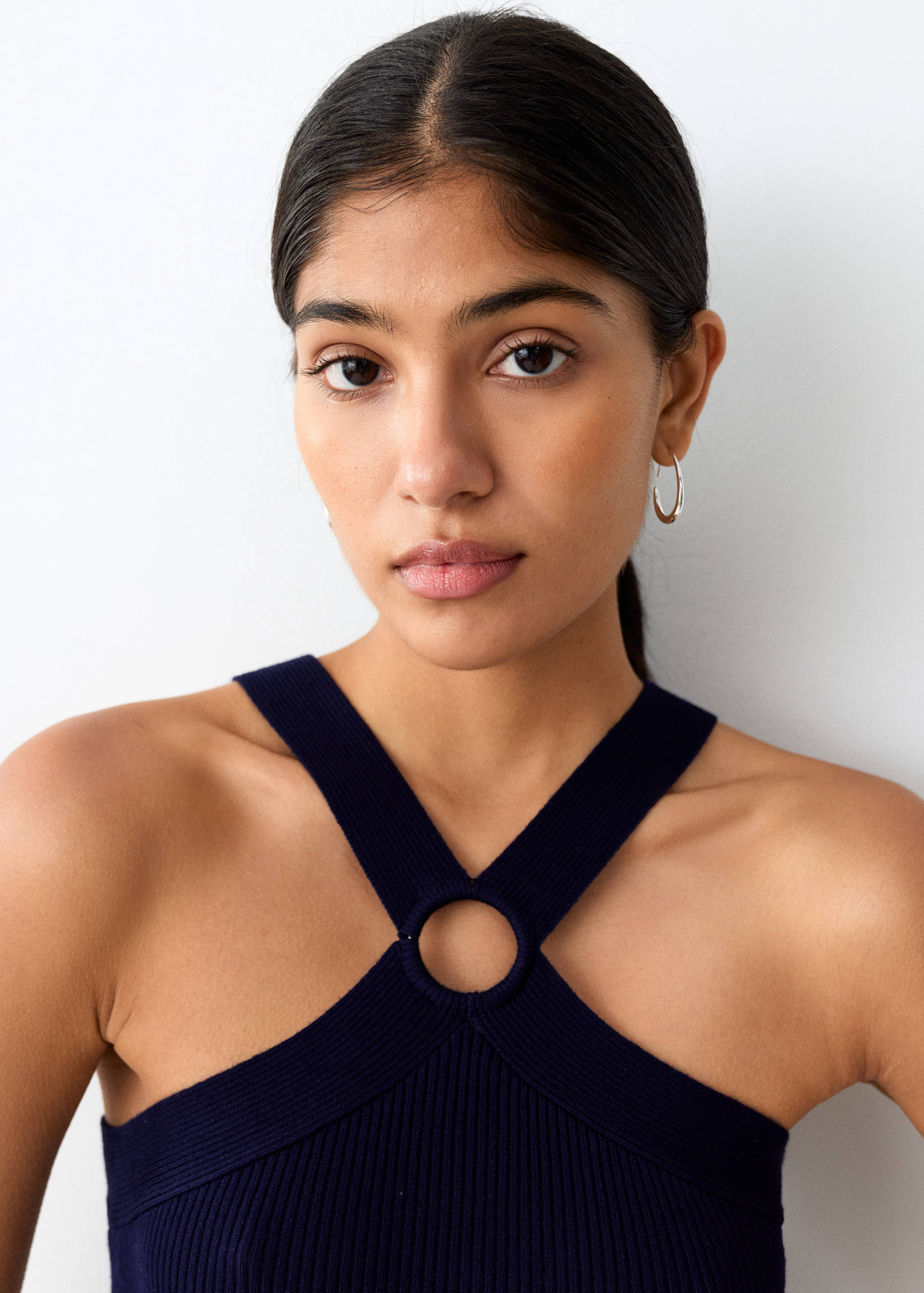 Fitted halter-neck dress - Details of the article 1