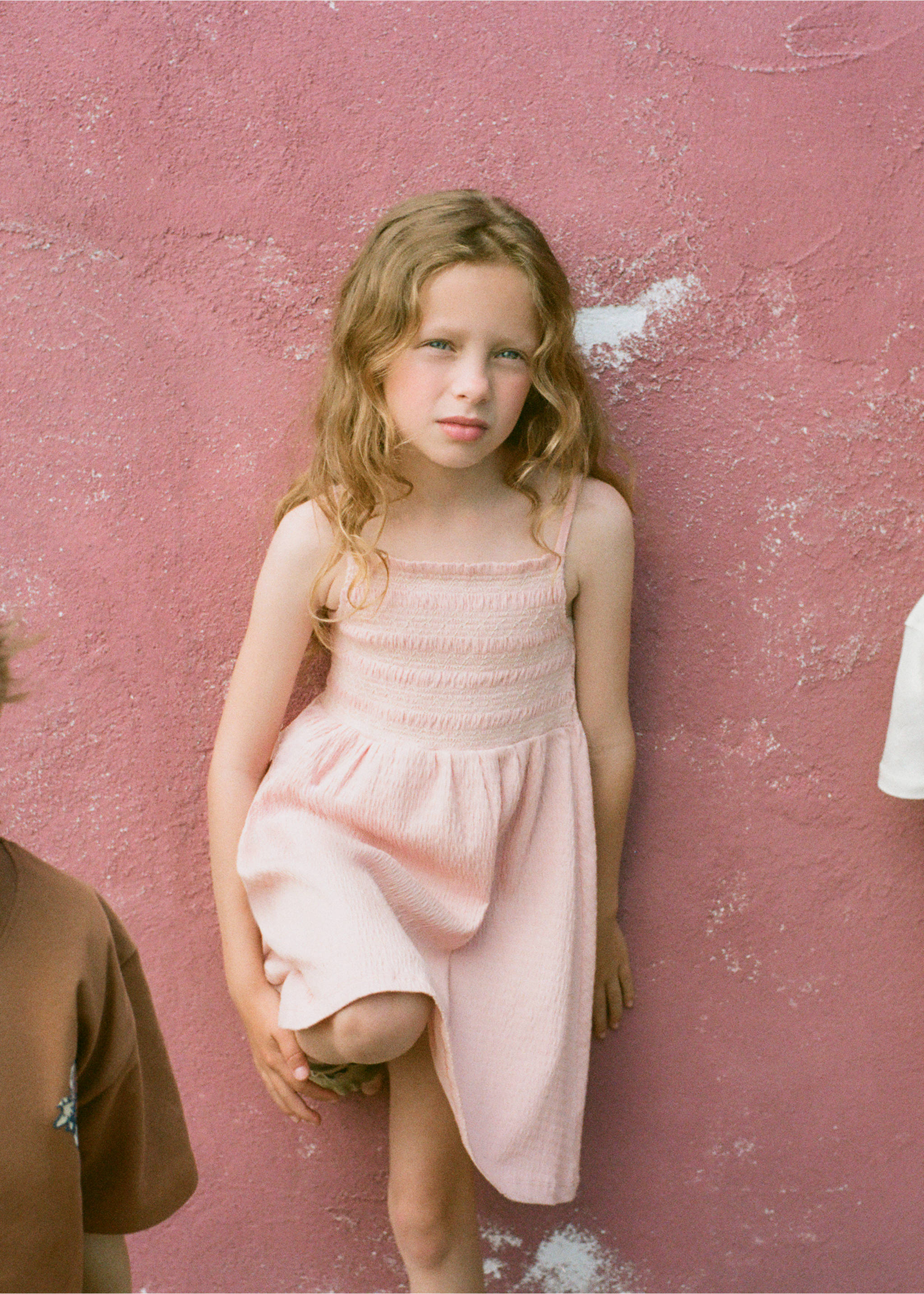 Textured dress with embroidered details - Details of the article 5, Pink. Ref: 27098656-00.