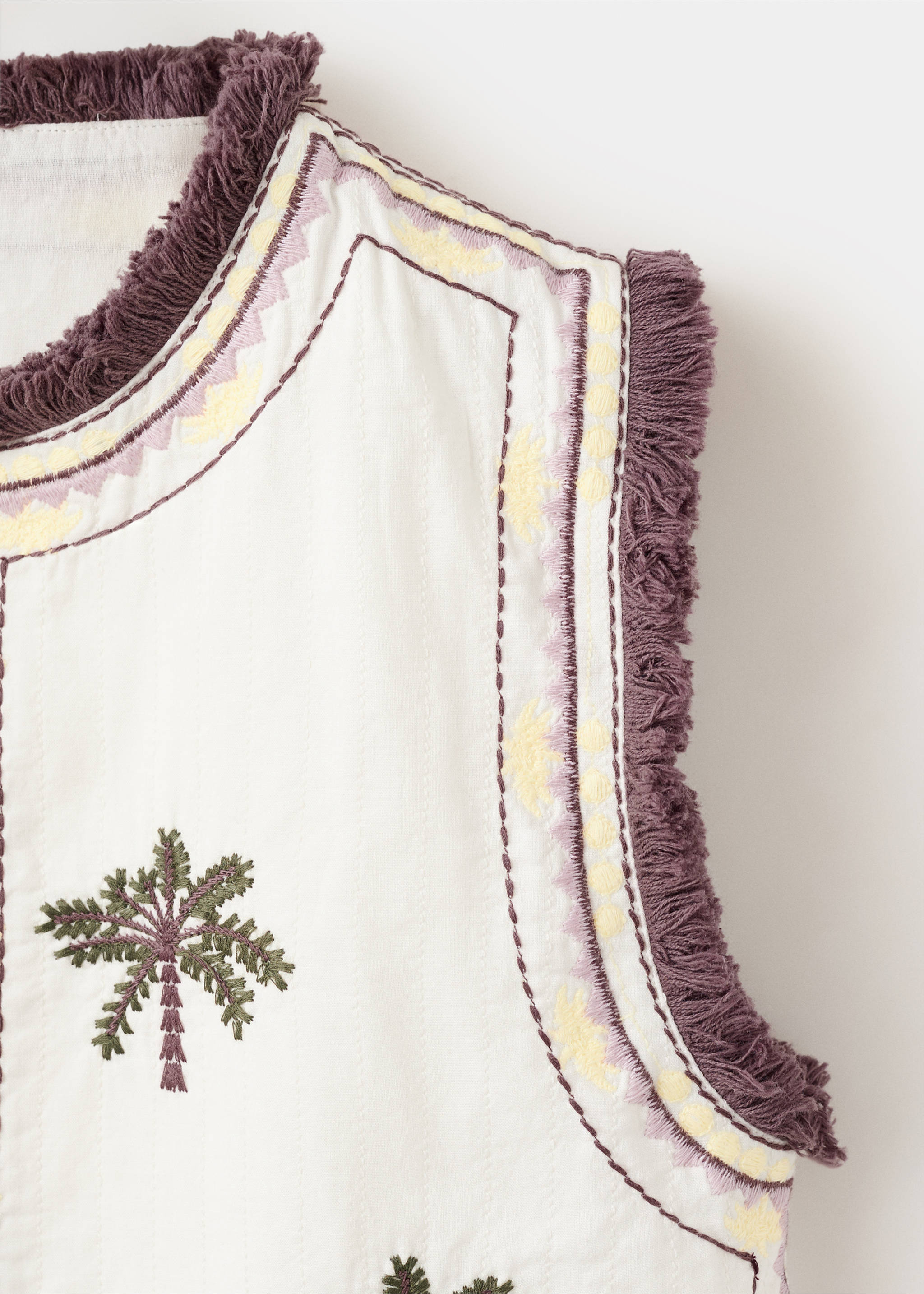 Embroidered gilet with fringe detail - Details of the article 8, Ecru. Ref: 27098659-00.