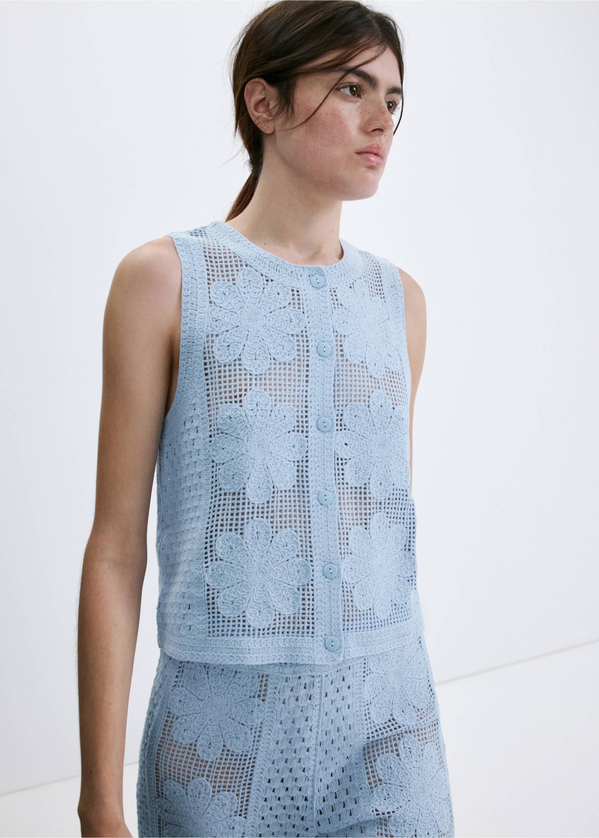 Embroidered openwork knit gilet - Medium plane, Sky Blue. Ref: 27099055-00.