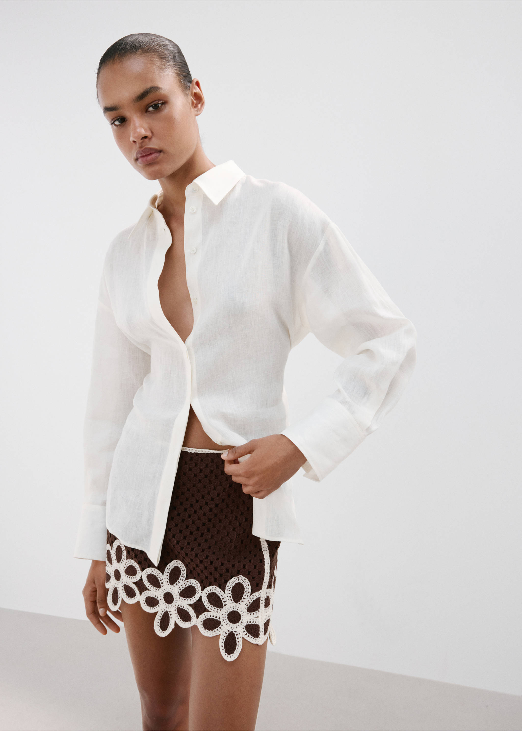Crochet skirt with floral embroidery - Details of the article 2, Brown. Ref: 27099057-00.