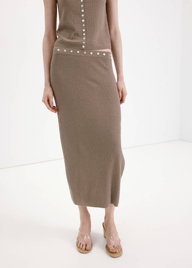 Skirt with buttons and side slit
