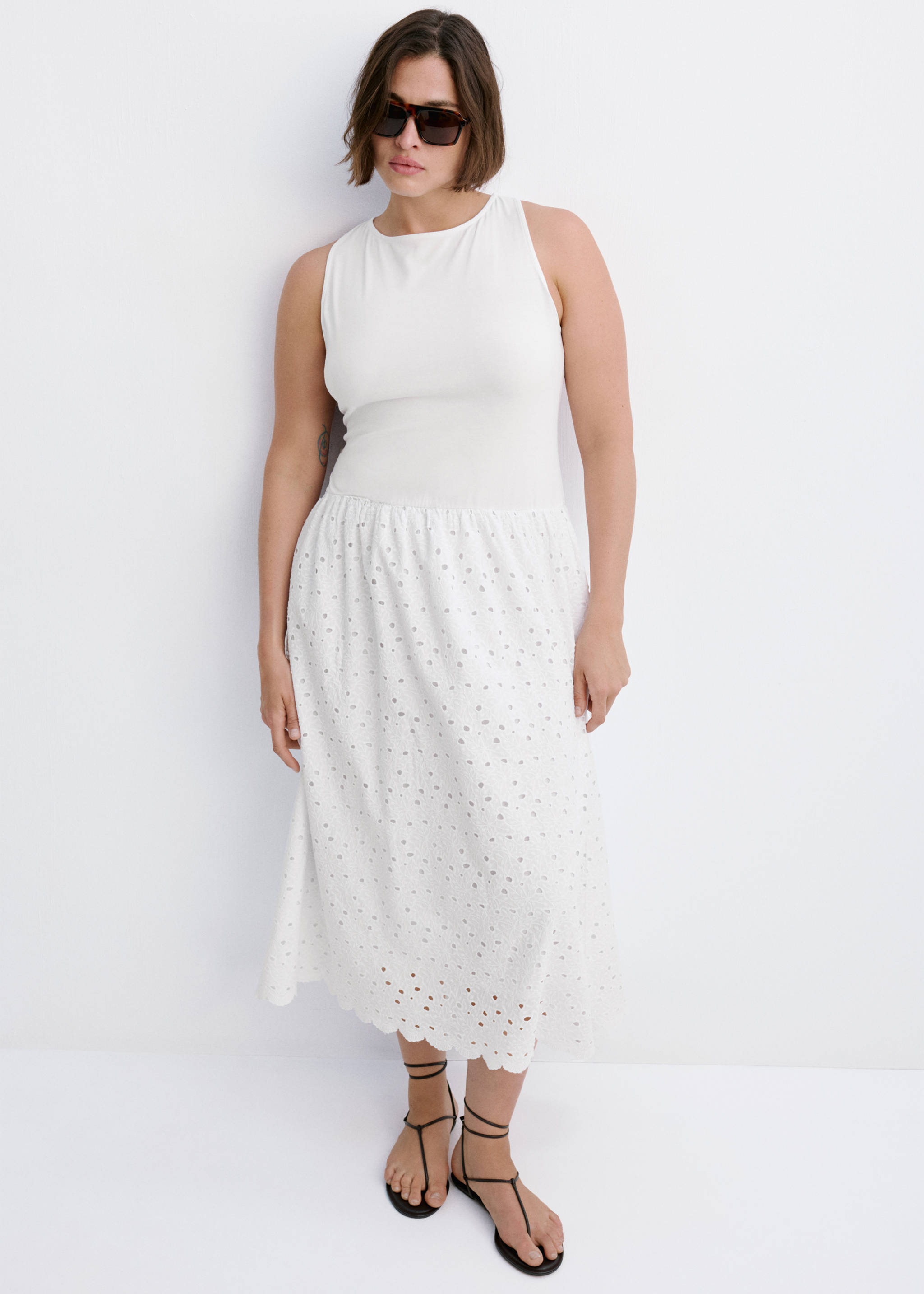 Robe évasée avec broderies ajourées - Détail de l'article 3