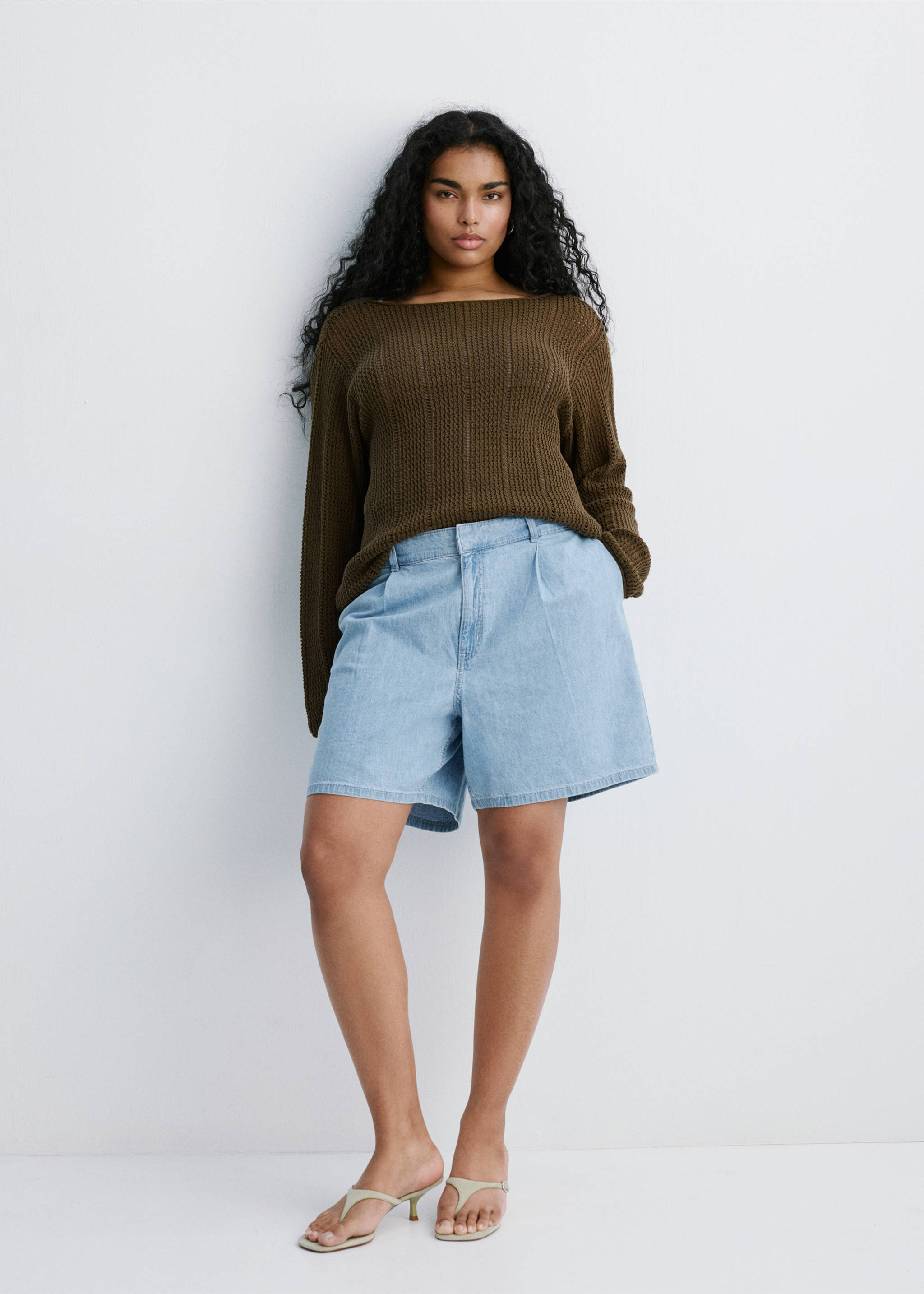 Mid-rise denim bermuda shorts with pleats - Details of the article 3, Light Blue. Ref: 27099071-00.