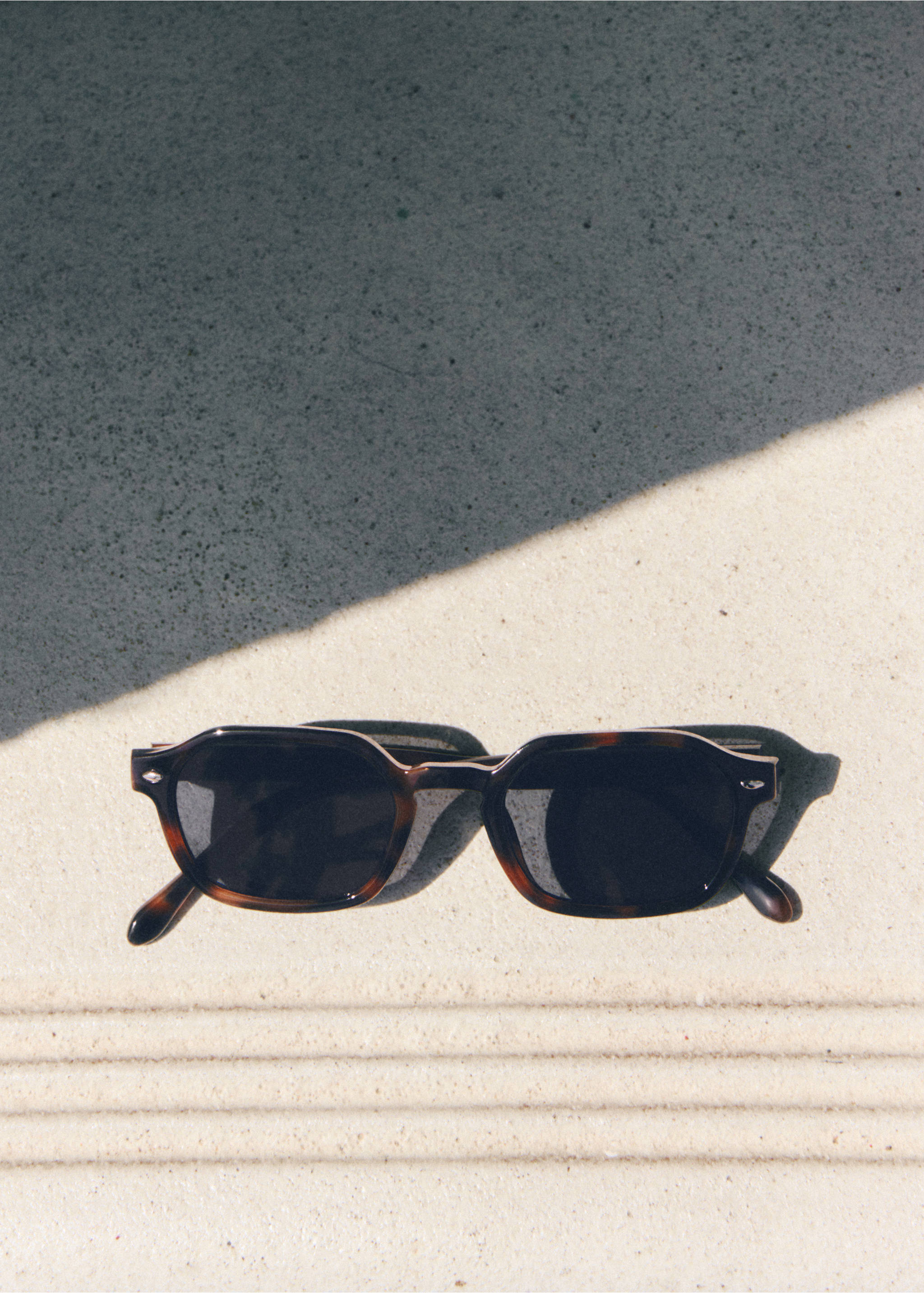 Two-tone sunglasses - Details of the article 5, Brown. Ref: 27099207-00.