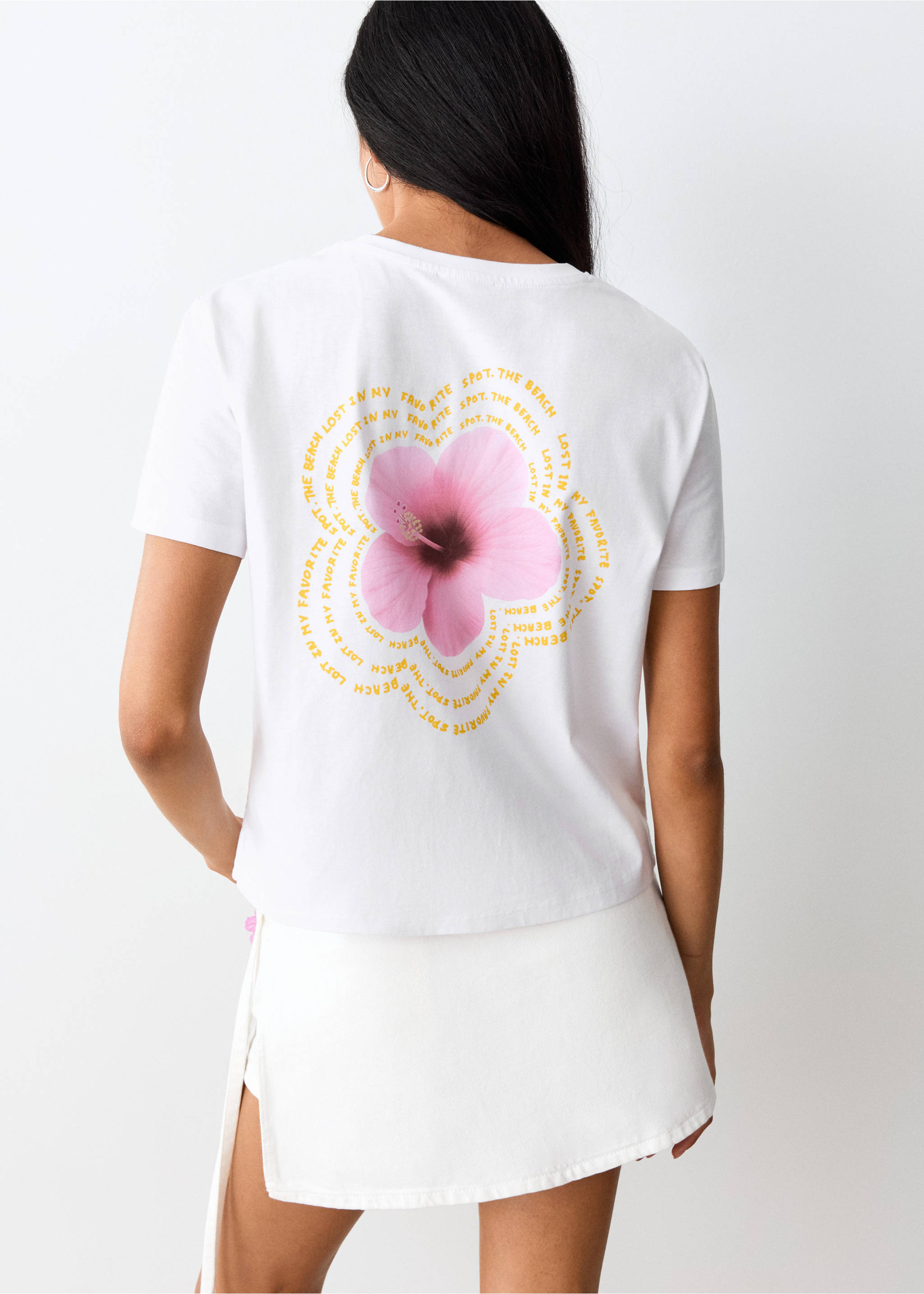 T-shirt com flor estampada - Verso do artigo, Branco-pérola. Ref: 27099208-00.