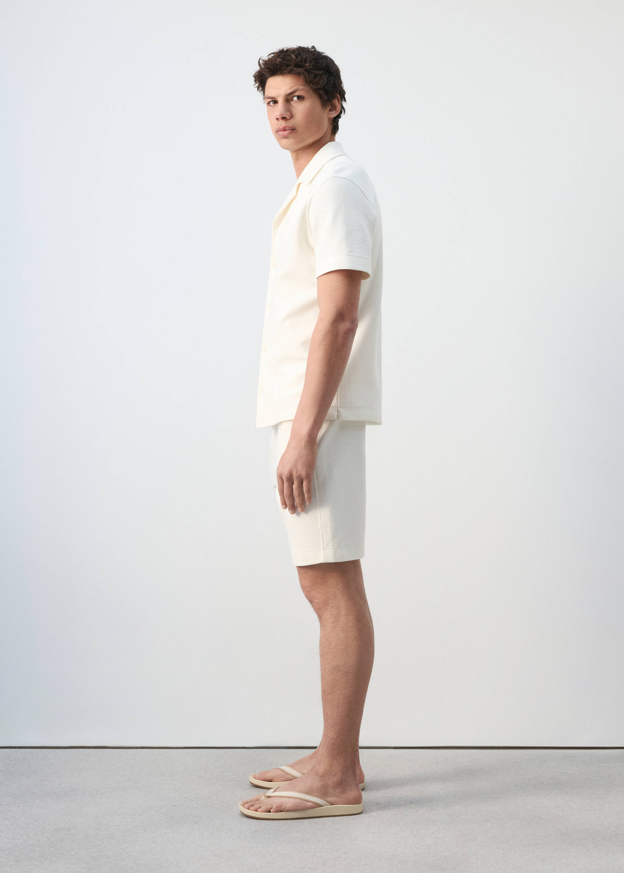 Regular-fit 100% cotton shirt - Details of the article 2