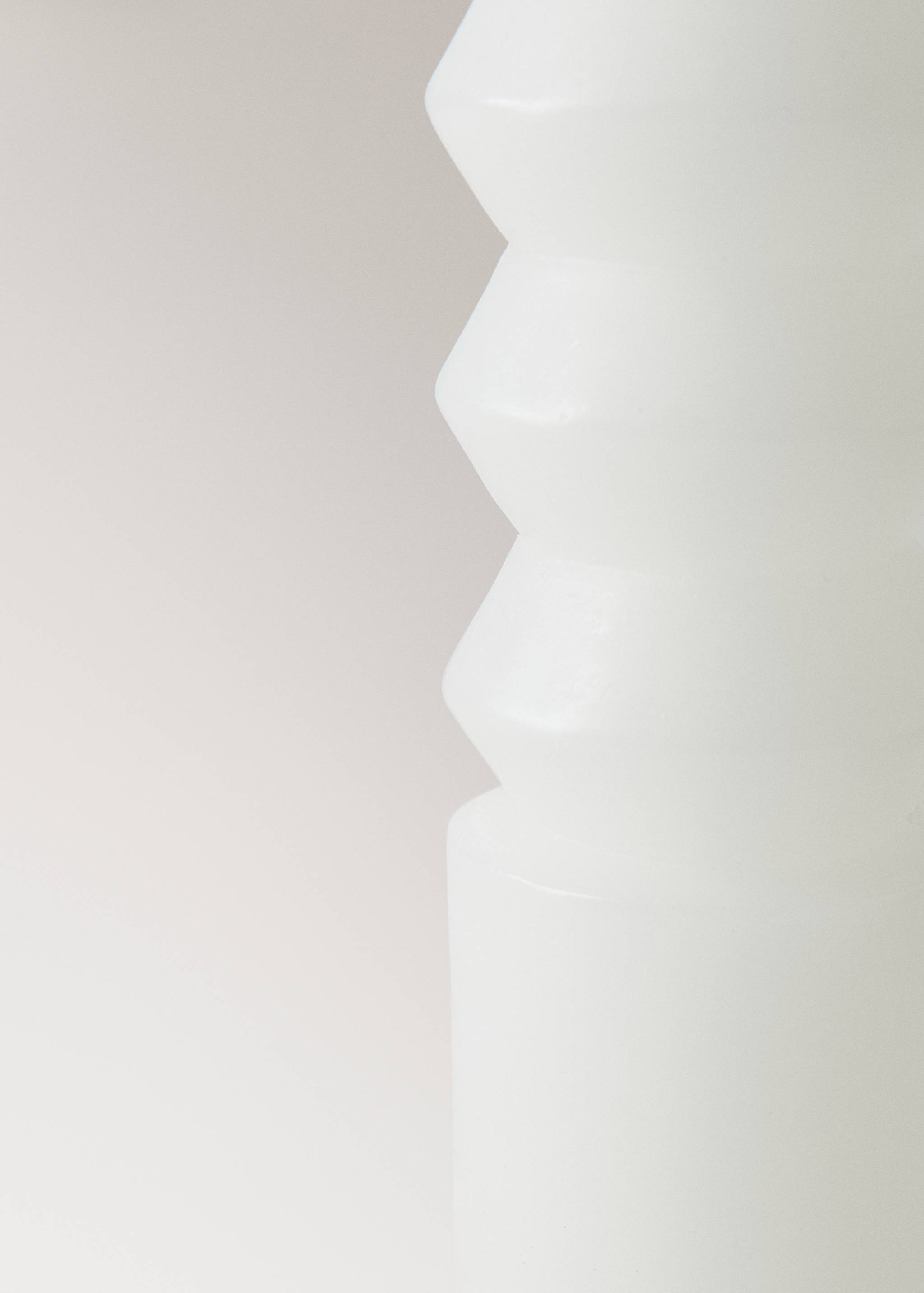 Tall sculptural candle - Details of the article 2