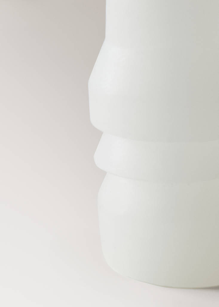 Low sculptural candle — Off White
