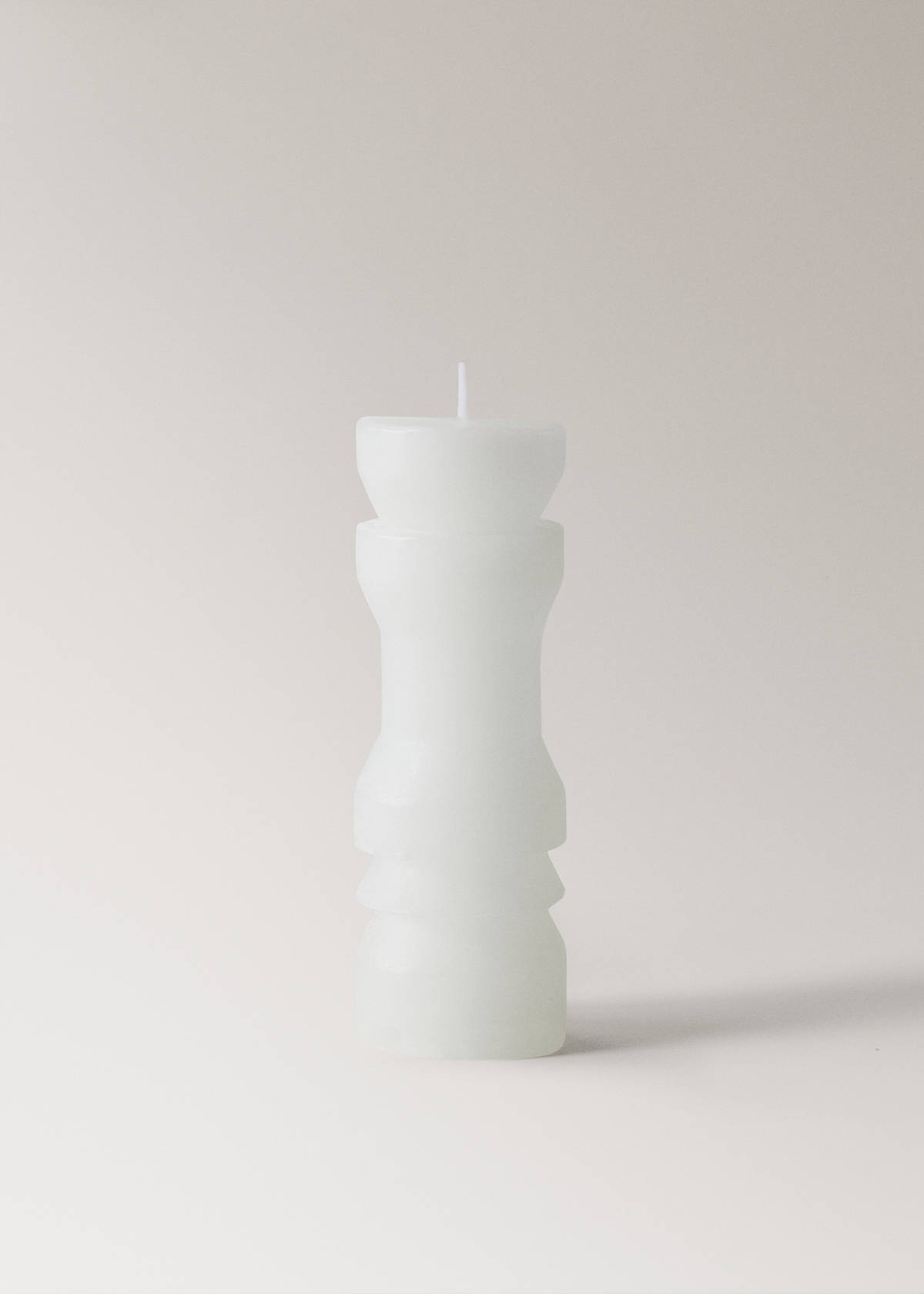 Low sculptural candle — Off White