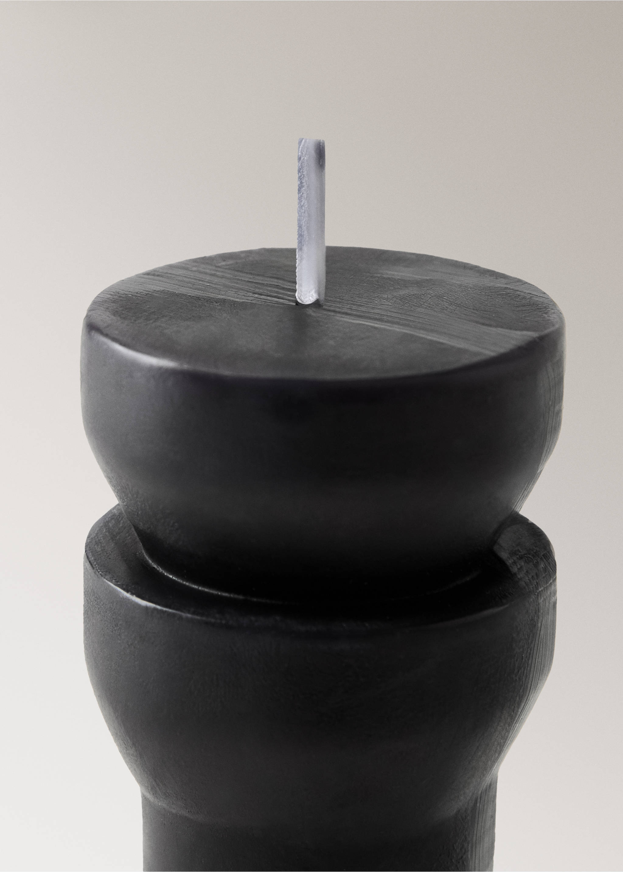 Bougie sculpturale basse - Détail de l'article 1, Noir. Ref: 27128294-00.
