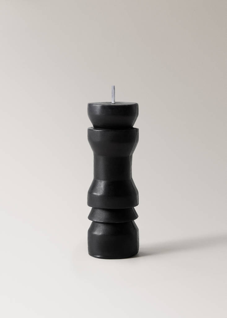 Low sculptural candle — Black