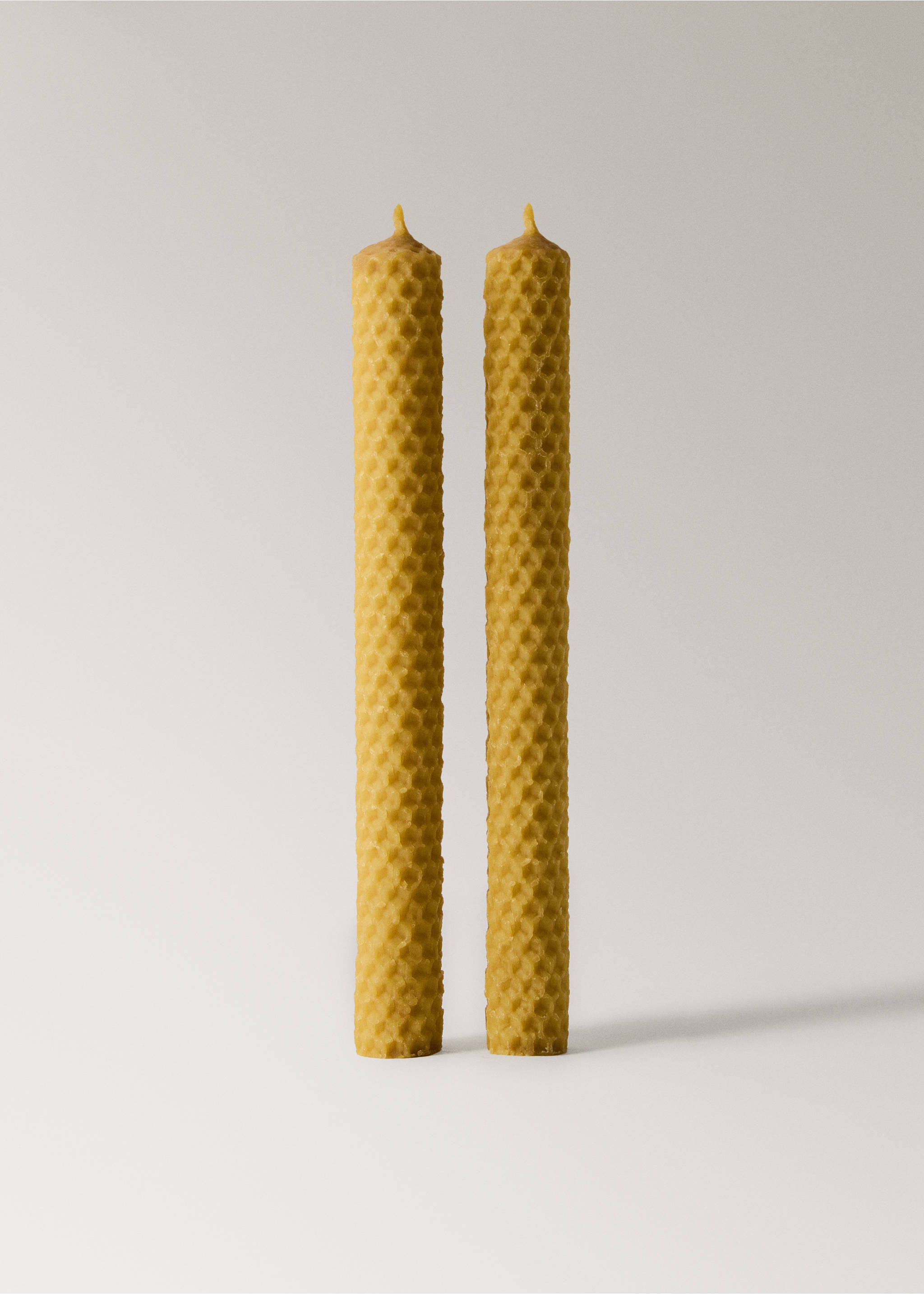 Long decorative beeswax candles - Article without model, Ochre. Ref: 27134452-00.