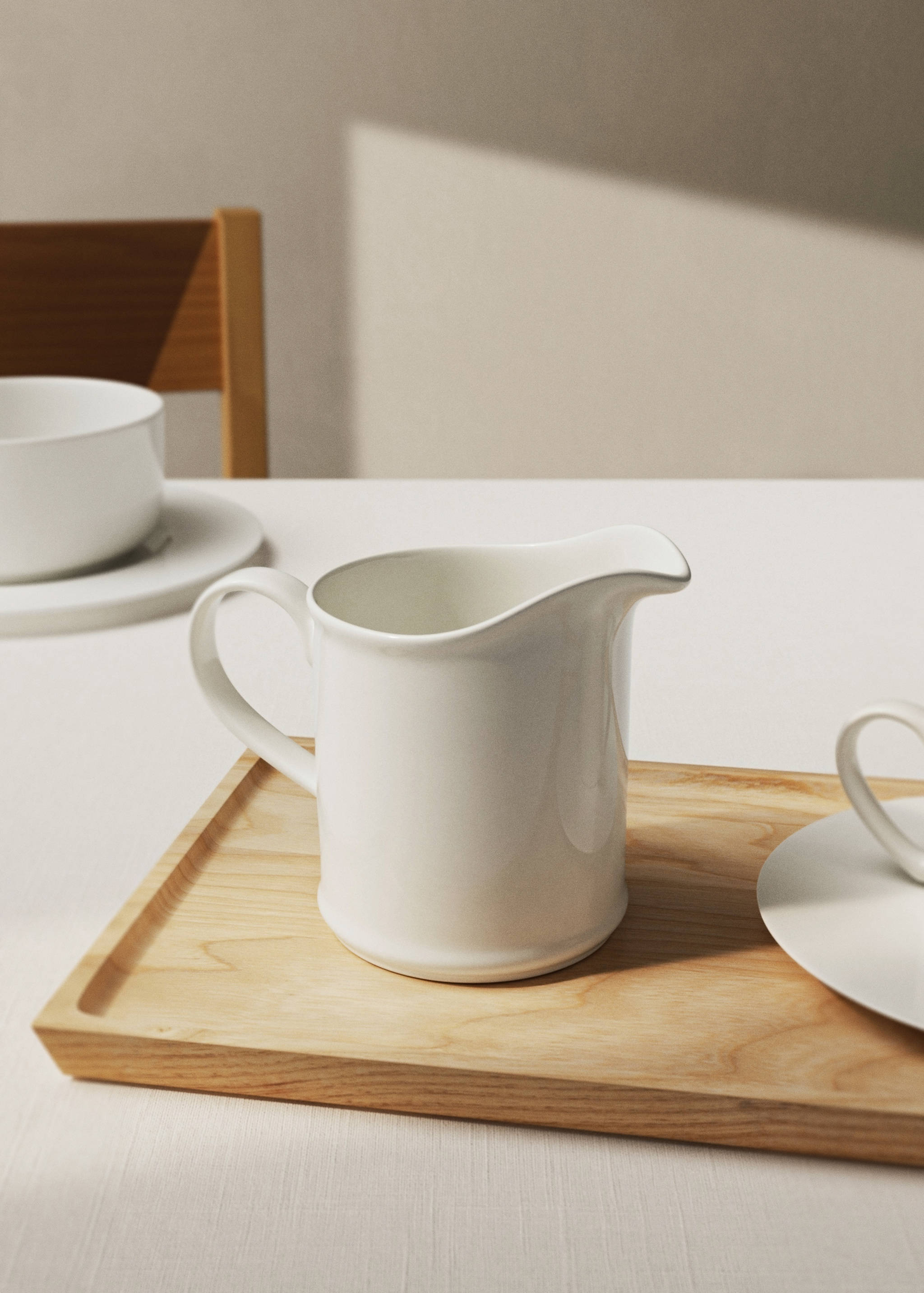 Bone china milk jug - General plane