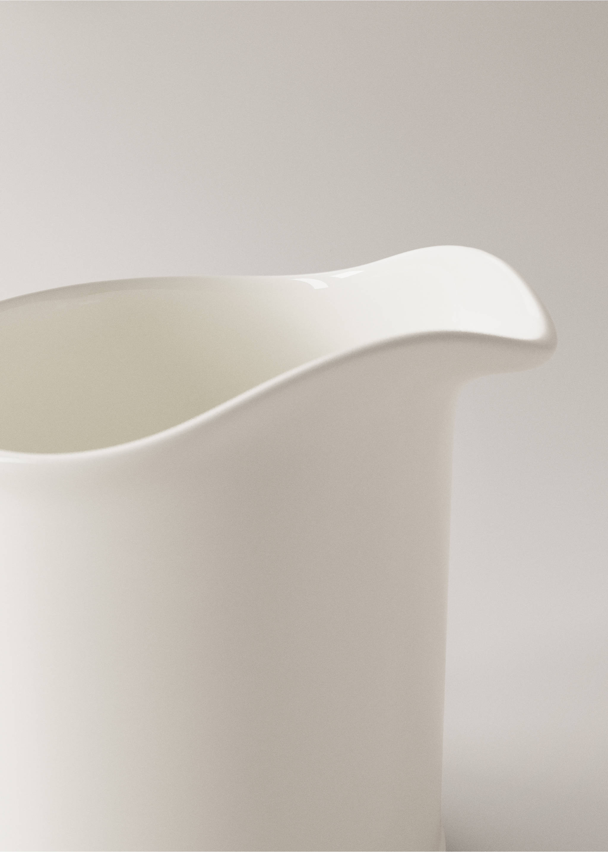 Bone china milk jug - Details of the article 2, Off White. Ref: 27142939-00.
