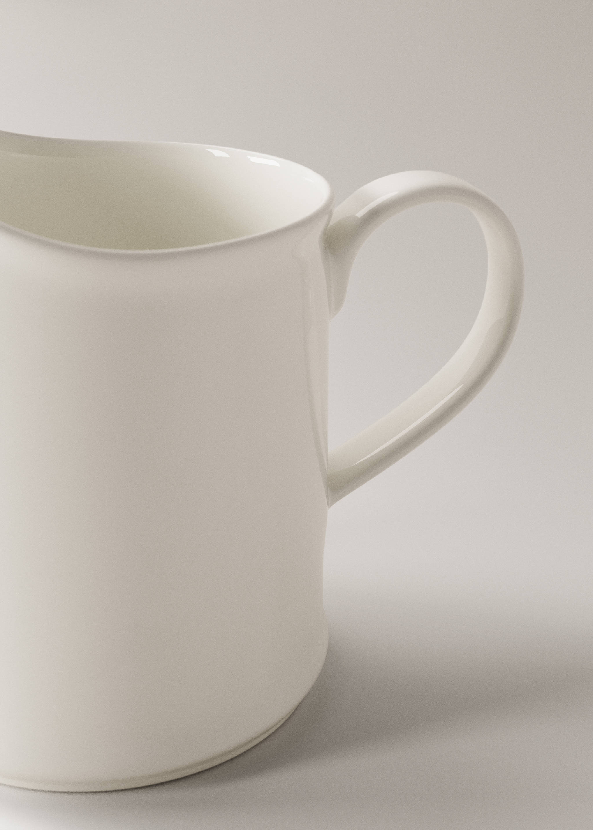 Bone china milk jug - Details of the article 3