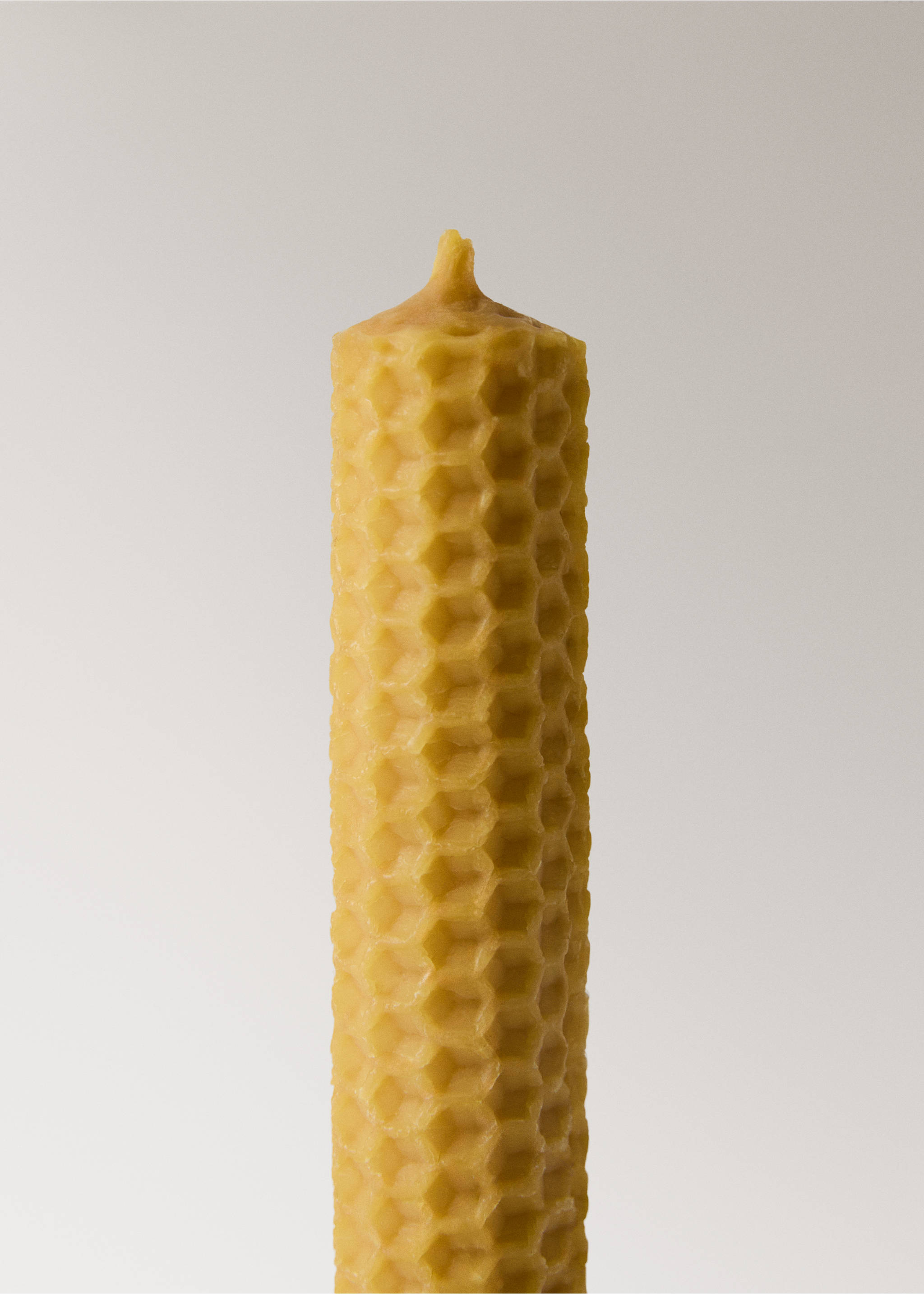 Decorative beeswax candles - Details of the article 1, Ochre. Ref: 27144451-00.