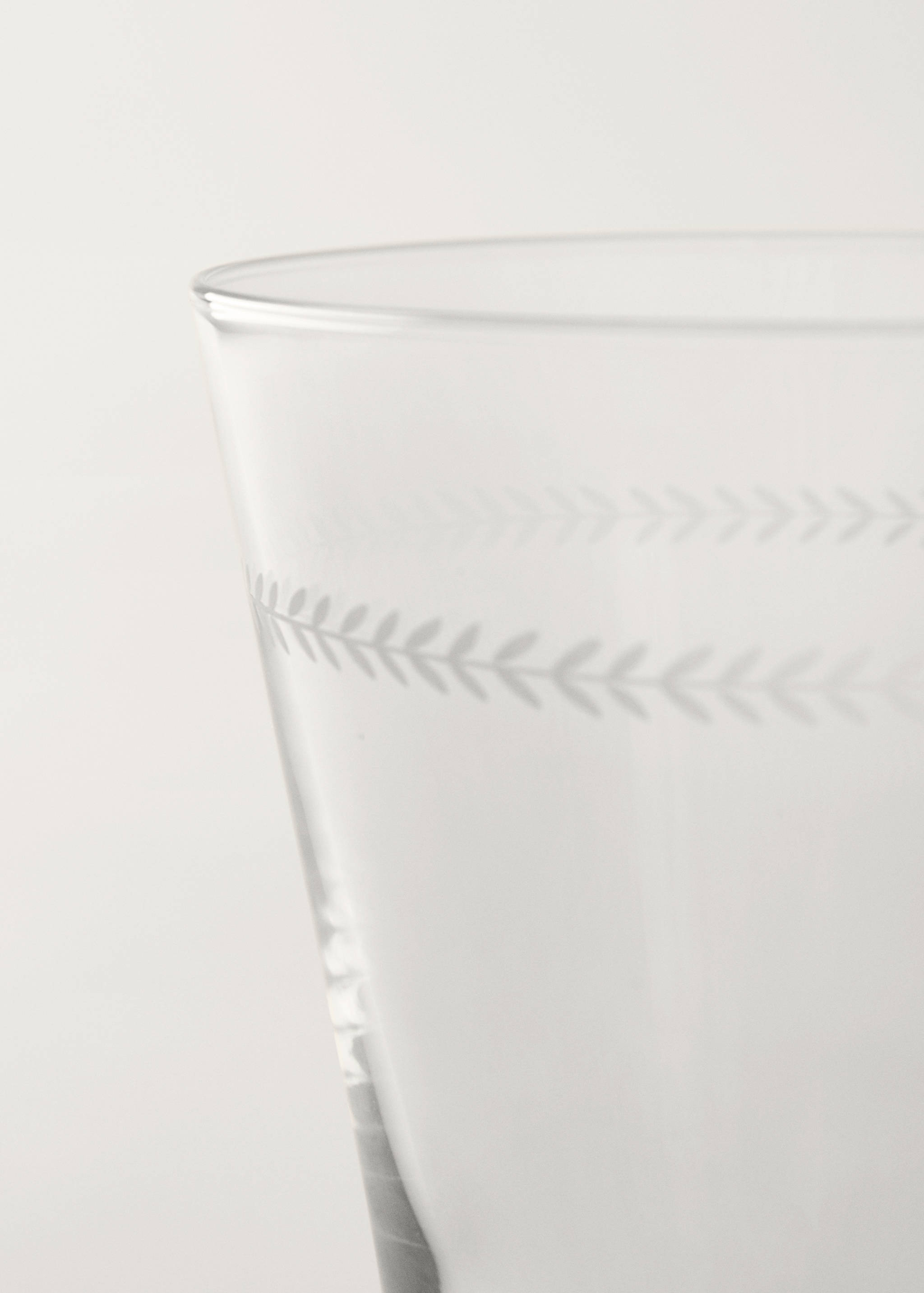 Cup with herringbone detail - Details of the article 2