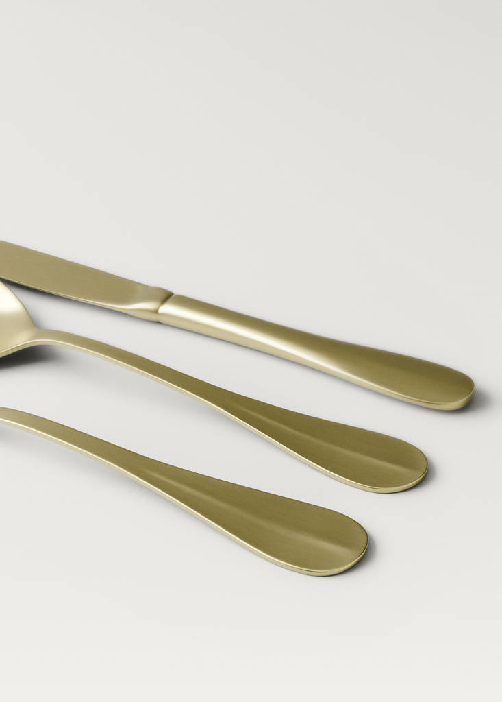Set of 4 stainless steel dessert spoons with gold finish — Gold