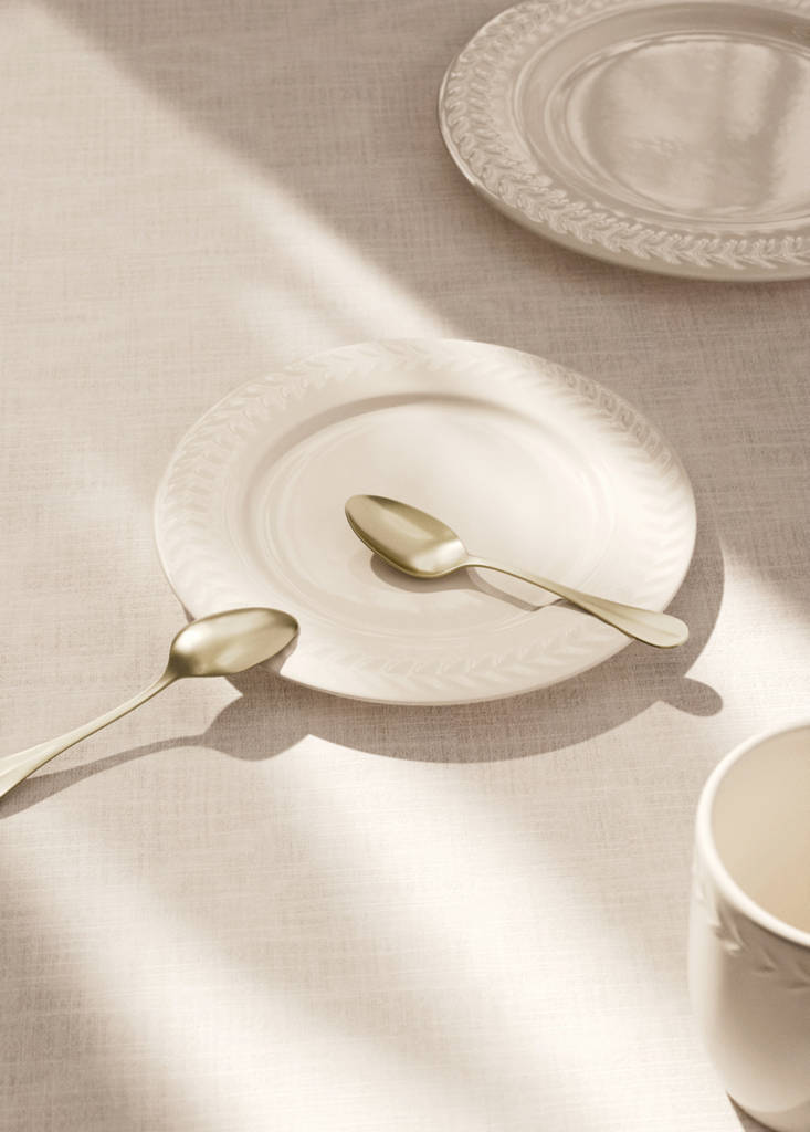 Set of 4 stainless steel dessert spoons with gold finish — Gold