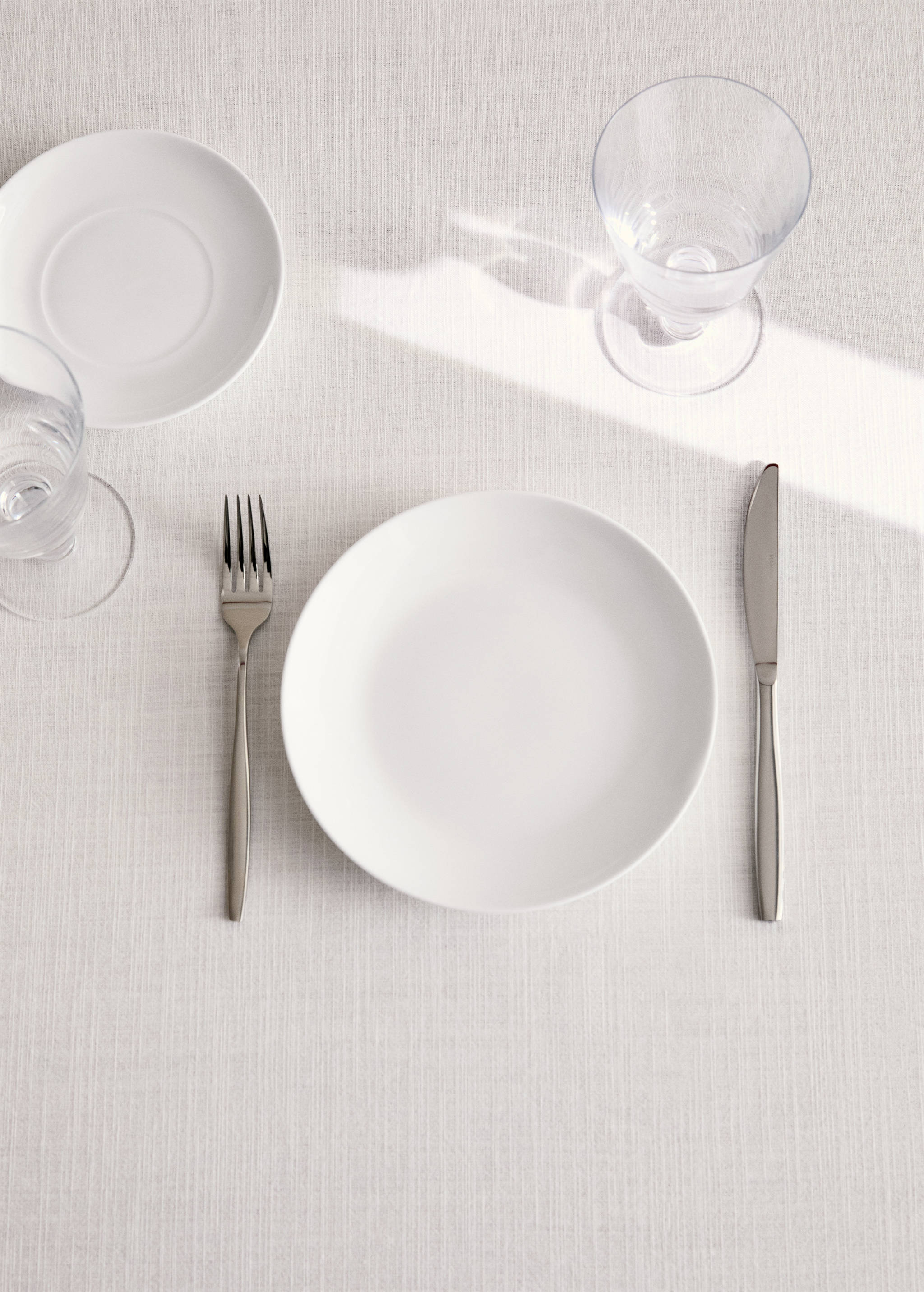 Talerz deserowy z porcelany kostnej - Plan ogólny