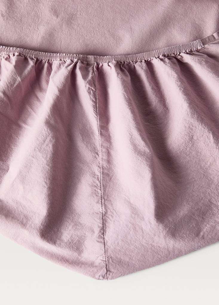 Washed cotton double-stitched fitted sheet for cot — Lilac