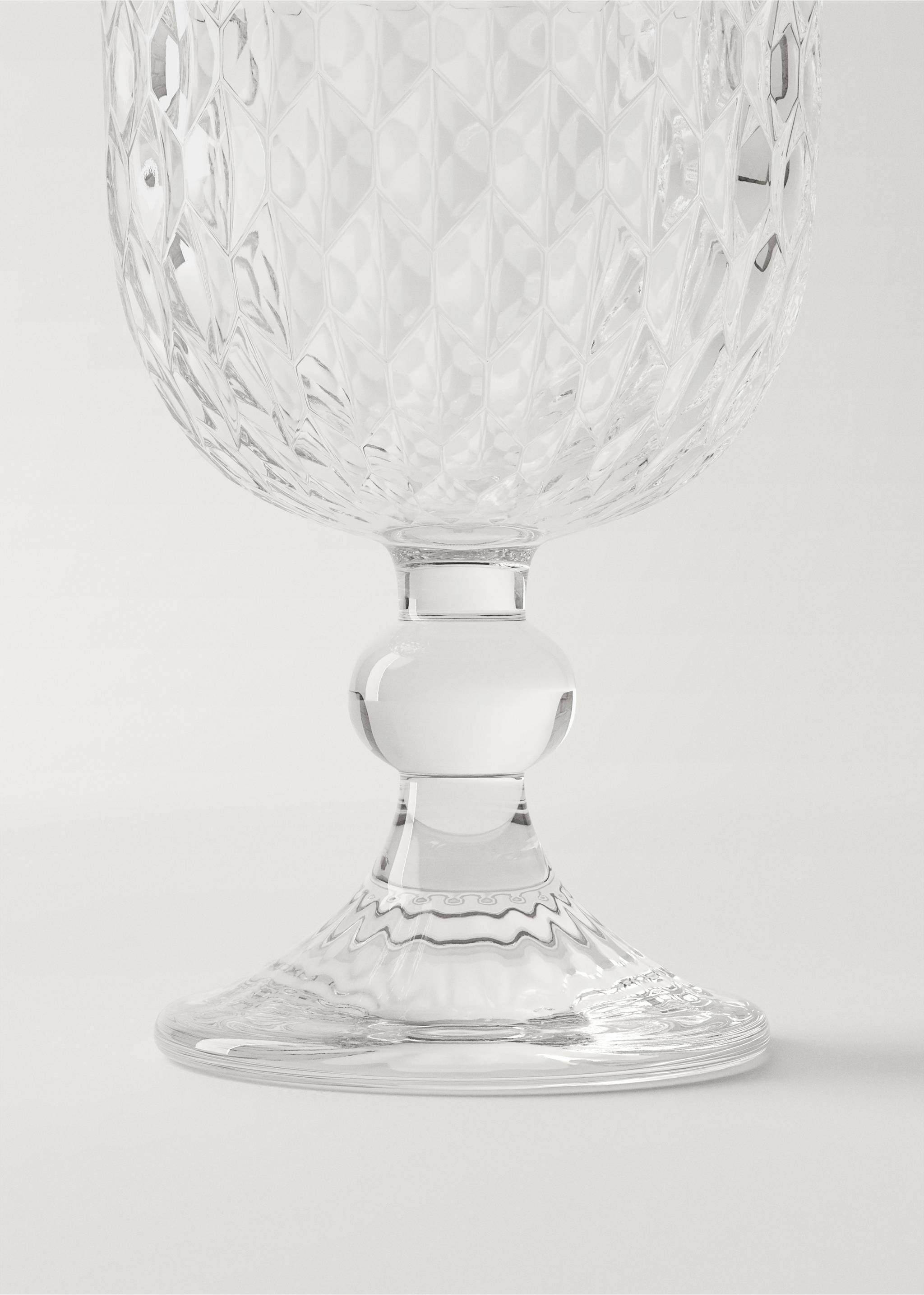 Glass with geometric embossed design - Details of the article 2, Ice Grey. Ref: 27182937-00.