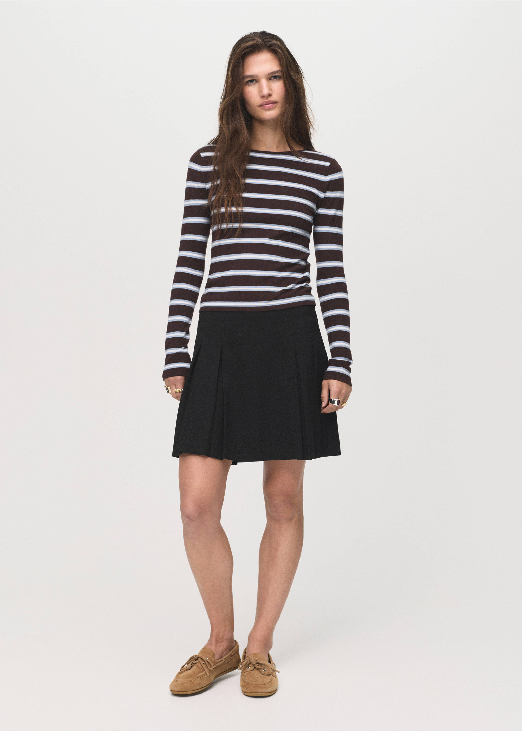 Pleated mini-skirt - General plane, Black. Ref: 27191228-00.