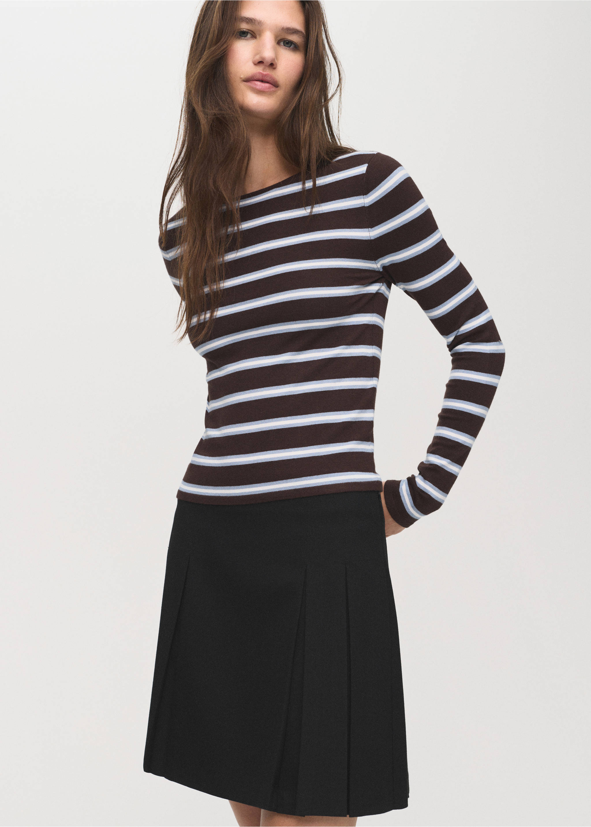 Pleated mini-skirt - Details of the article 1, Black. Ref: 27191228-00.